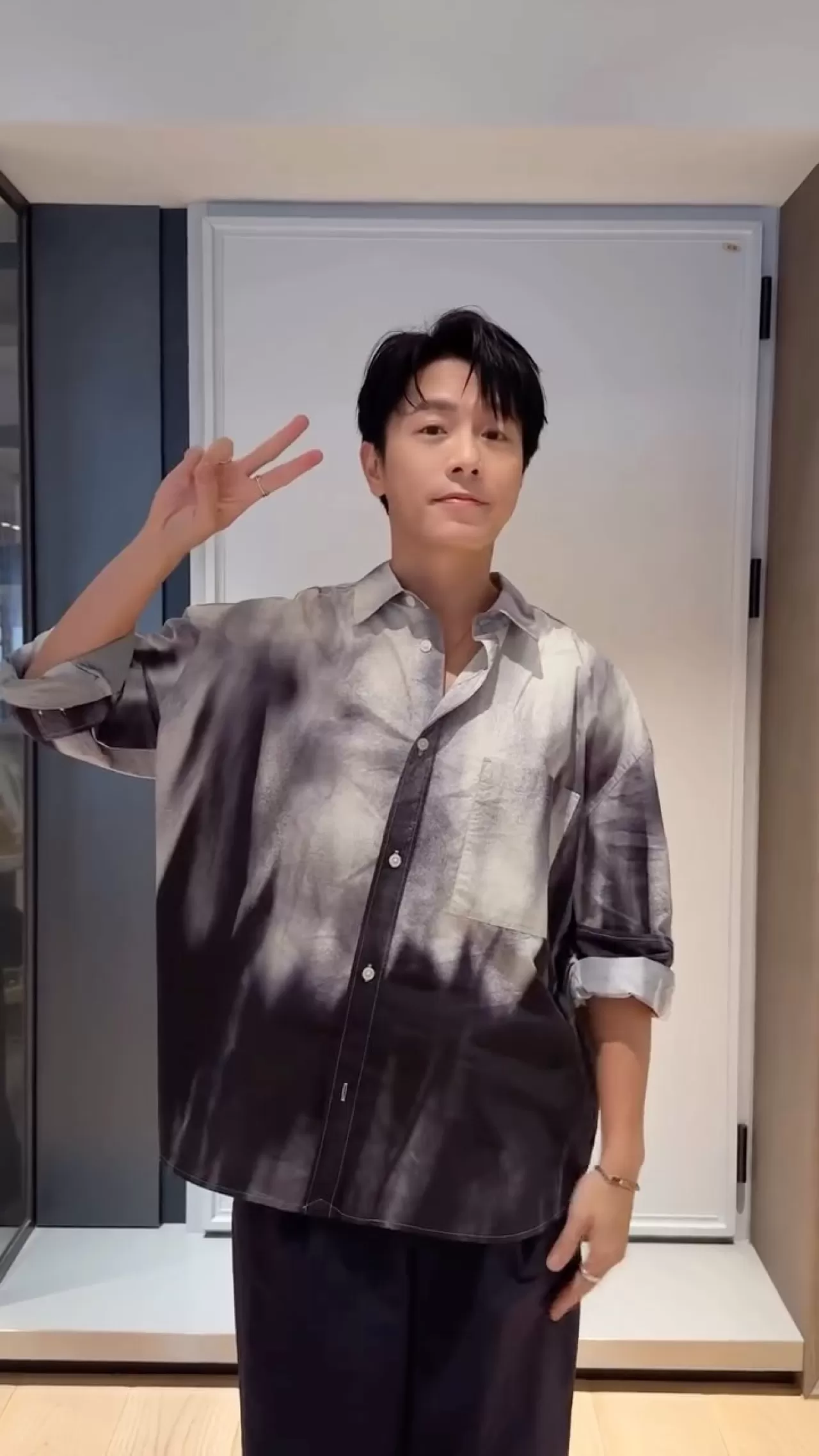 FIFTYFIFTY ve WeiBird'den El Hareketleri Dansı Meydan Okuması