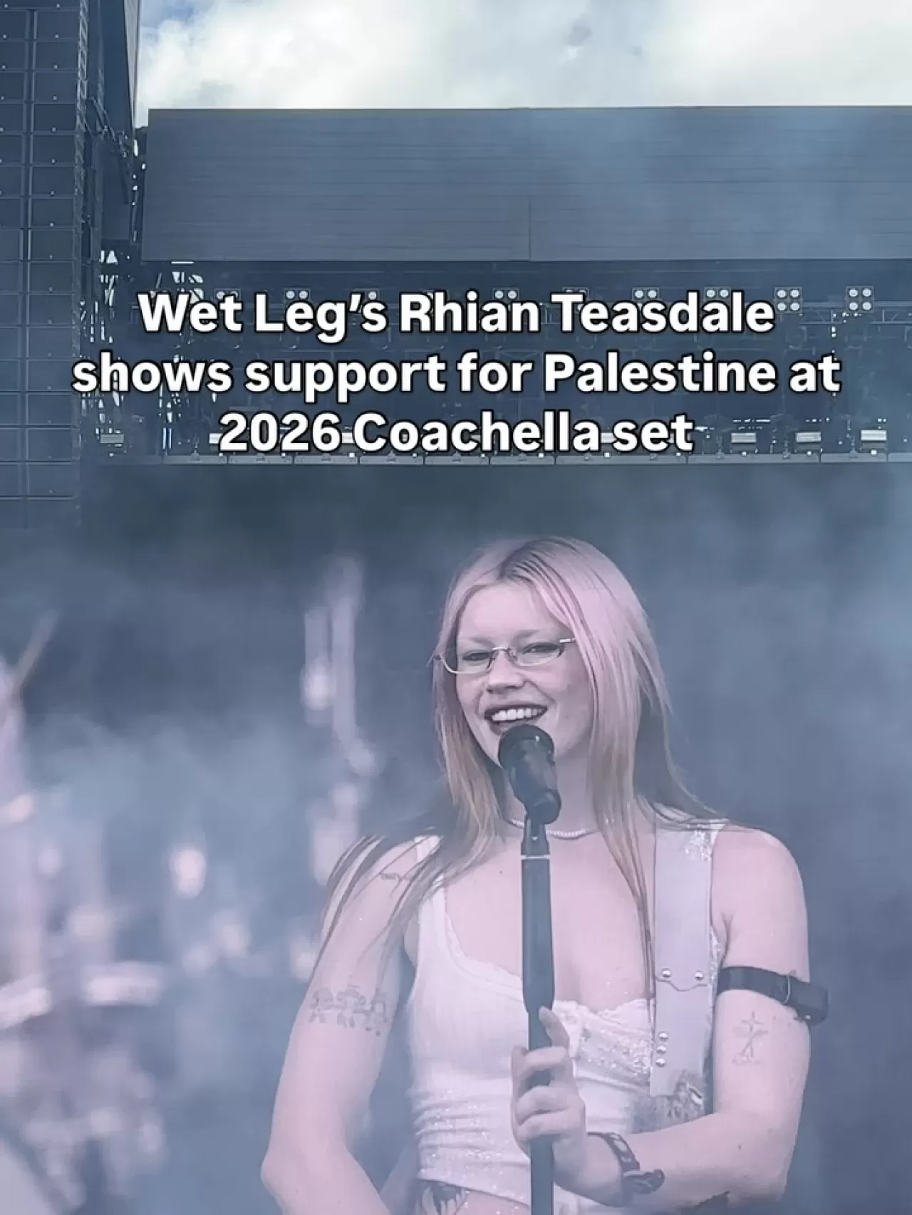 Coachella'da Filistin Bayraklı Rozet: Wet Leg Solisti Sahne Hareketi