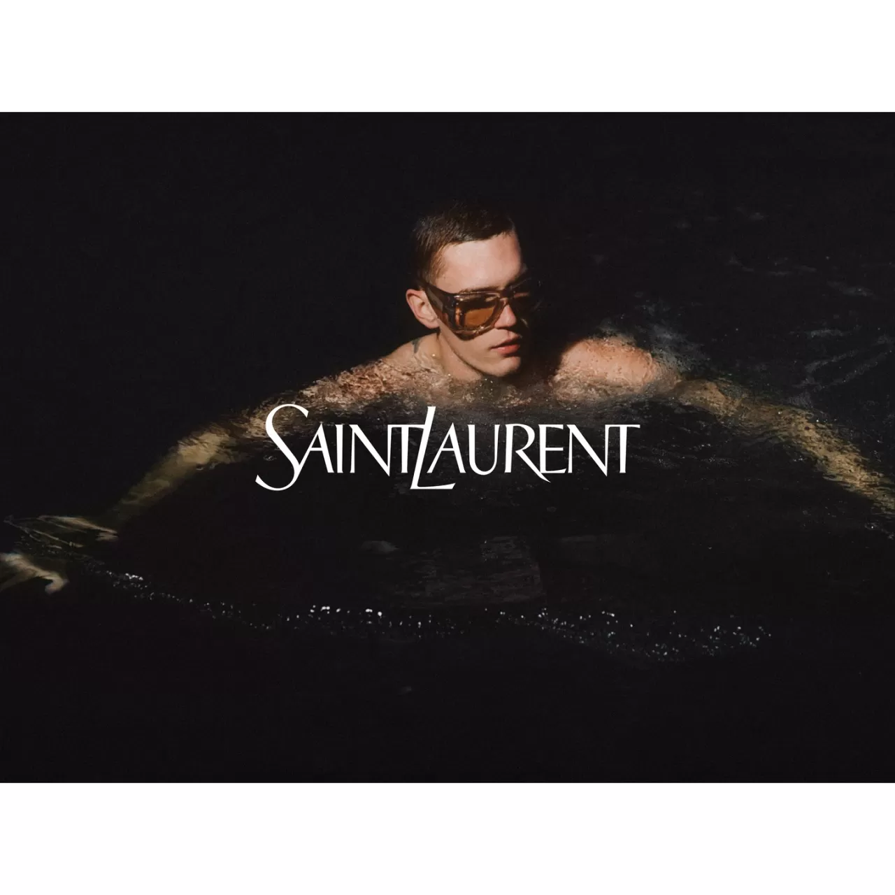 Hailey Bieber YSL'in Tangerine Temptation Kampanyasında