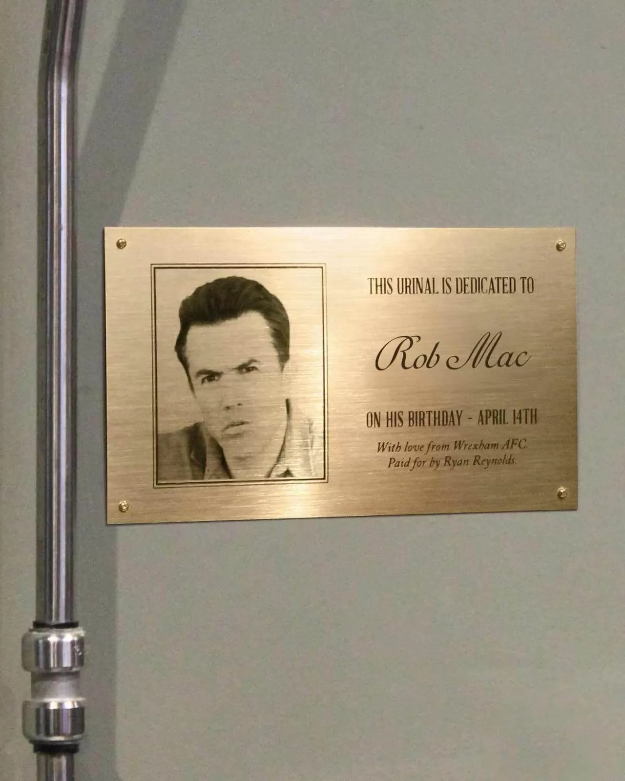 Ryan Reynolds'tan Rob McElhenney'e Doğum Günü Sürprizi