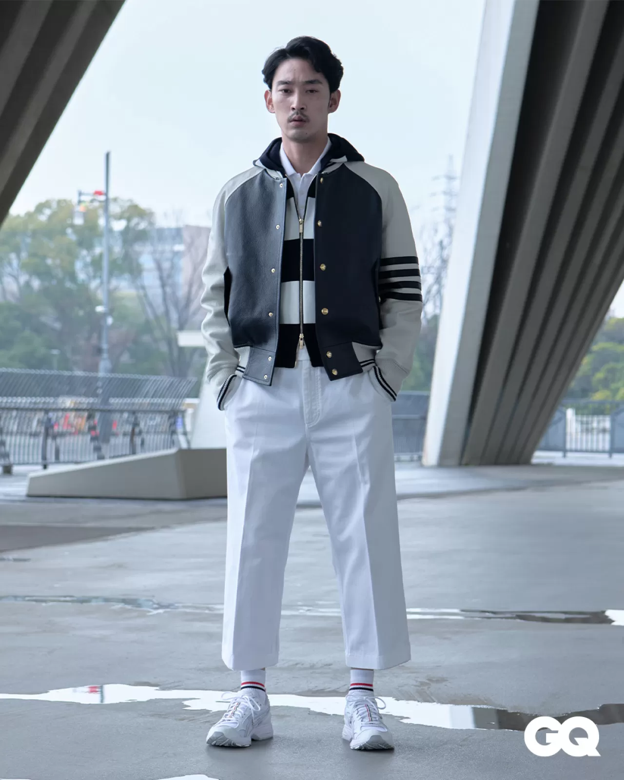 トムブラウン×アシックス ゲルカヤノ14コラボを上杉柊平が着こなす