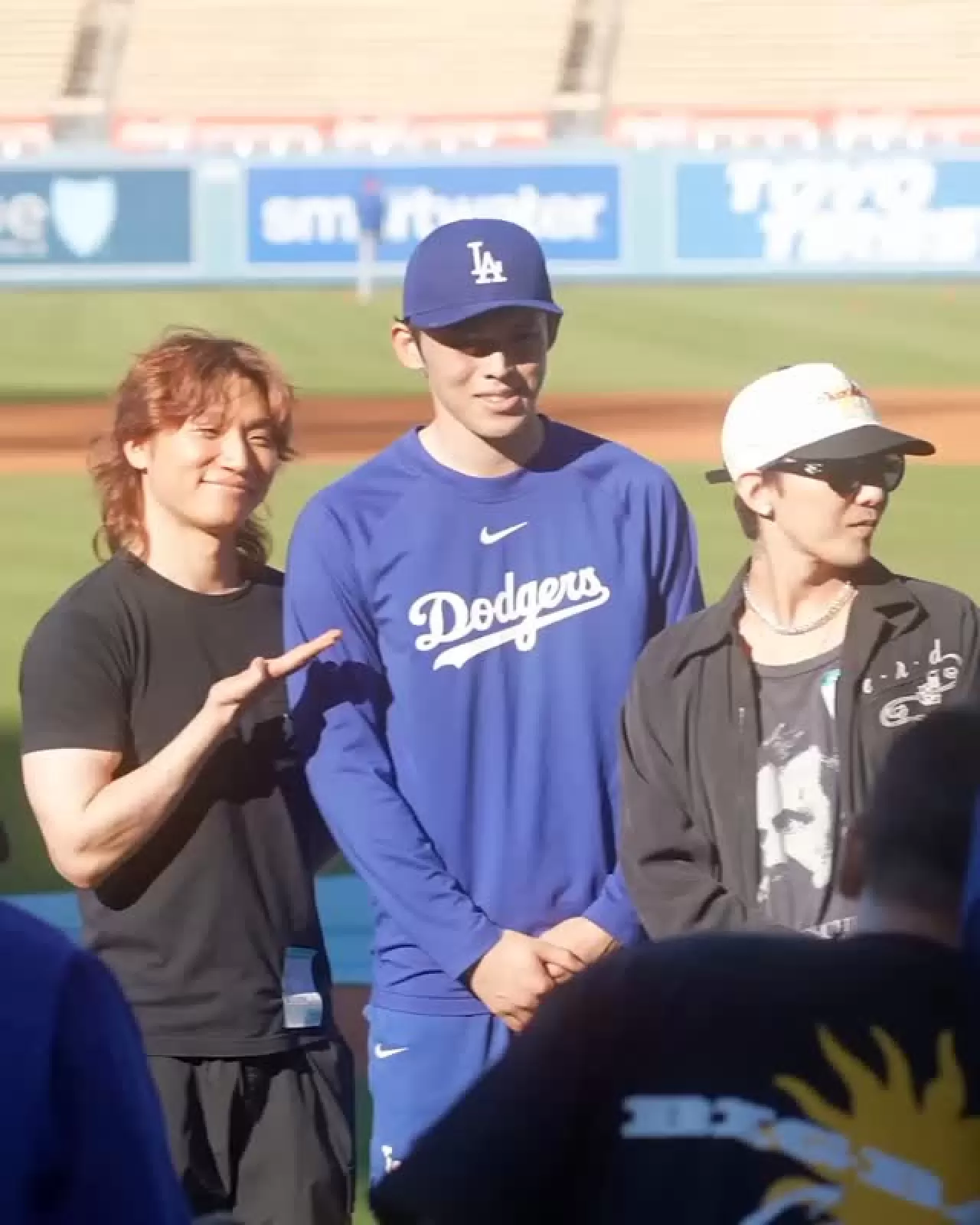 G-Dragon ve Daesung, Bu Akşamki Dodgers-Mets Maçında Tribünlerde!
