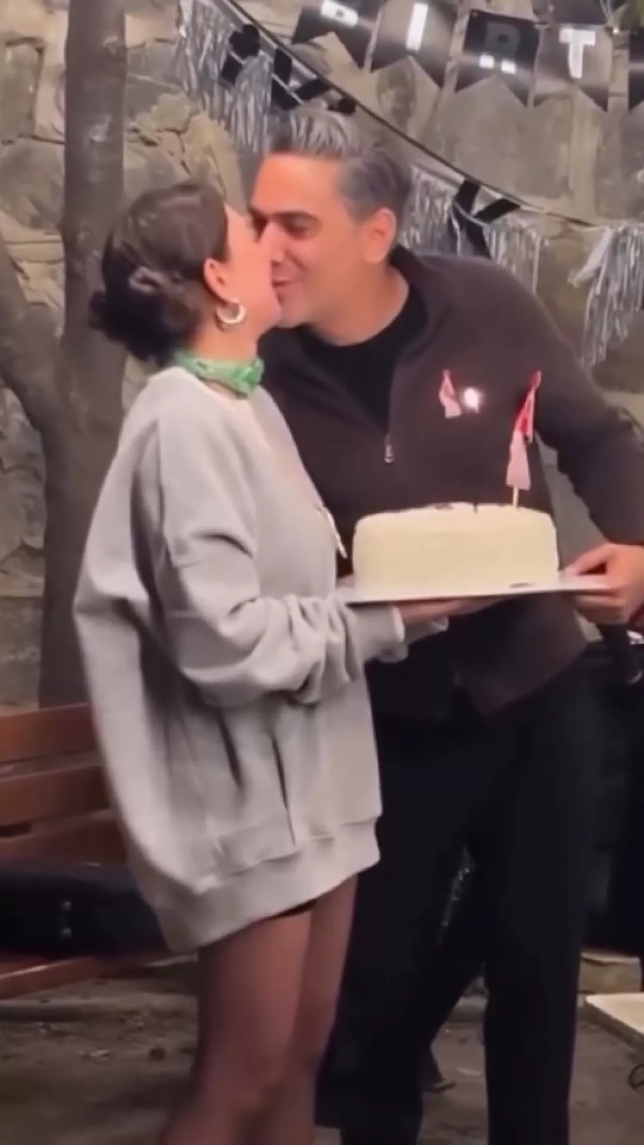 Savaşmayın, Sevişin Dedi: Kadir Doğulu 44 Yaşında