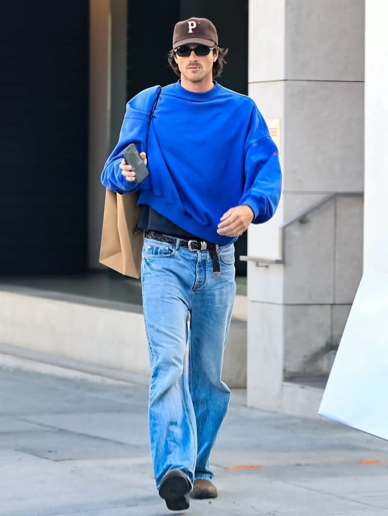 Jacob Elordi: Celine Sweatshirt ile Effortless Tarzın Şifresini Veriyor
