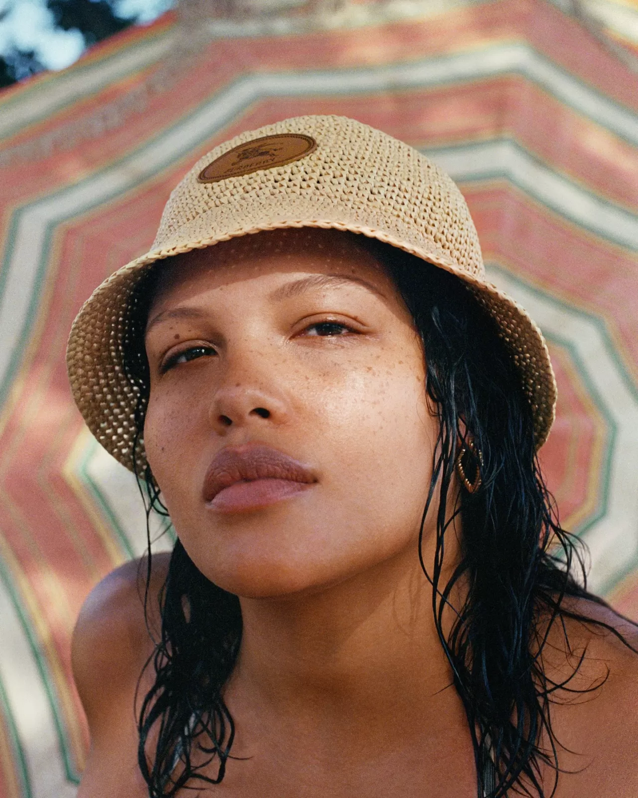 Burberry Yaz Essentials Koleksiyonu ile Gölgede ve Güneşte Anlar