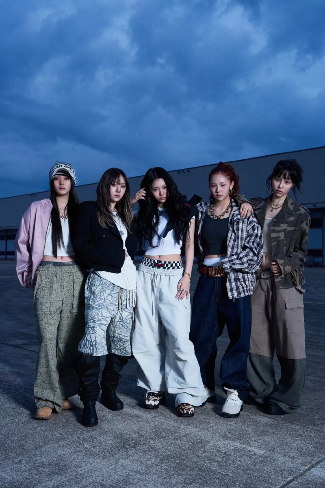 Keyveatz, AOMG'nin İlk Kız Grubu Olarak Yeni Fotoğraflarını Paylaştı