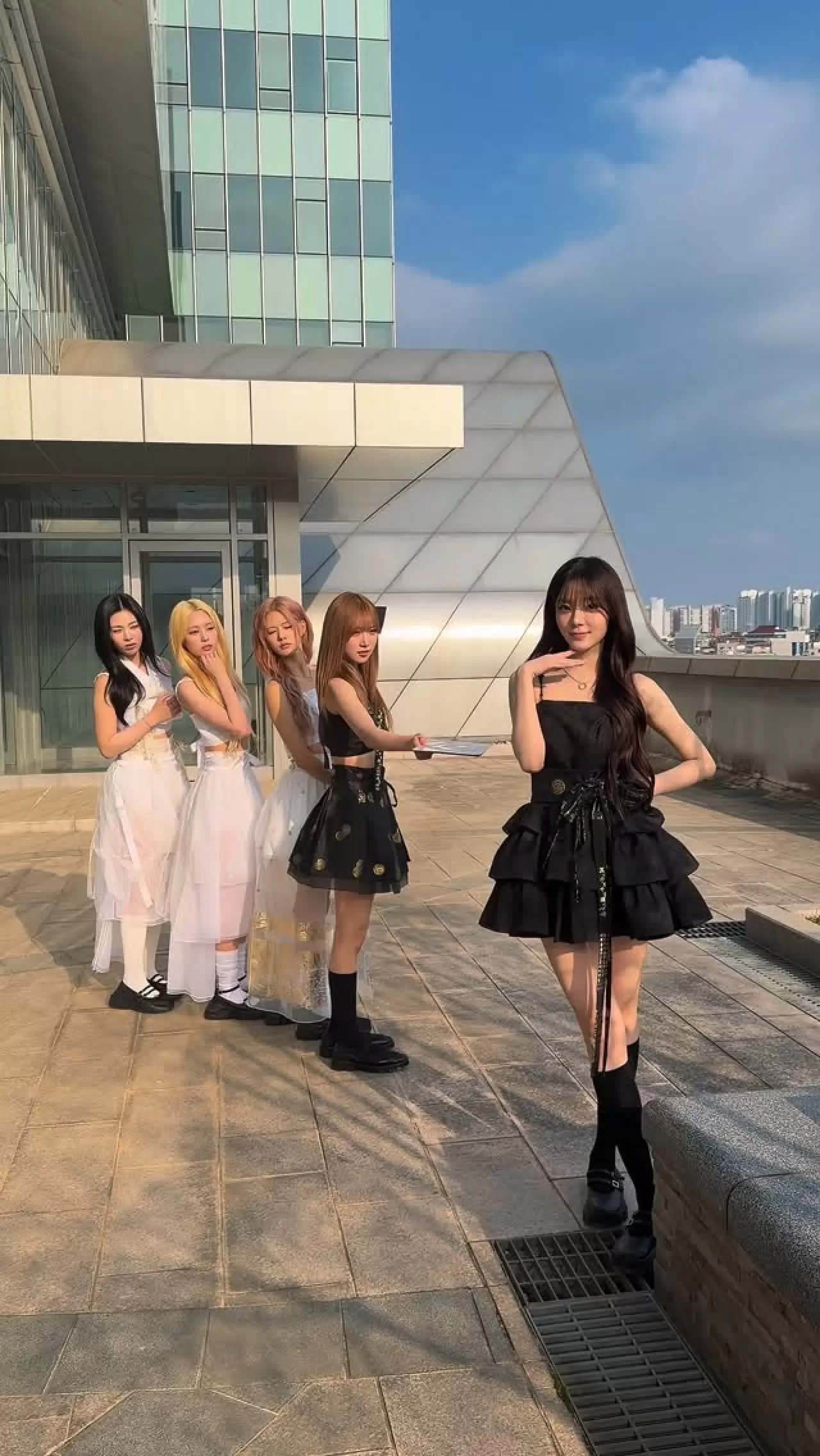 이프아이, 데뷔 1주년 맞아 세 번째 EP 'Hazy Daisy'로 컴백