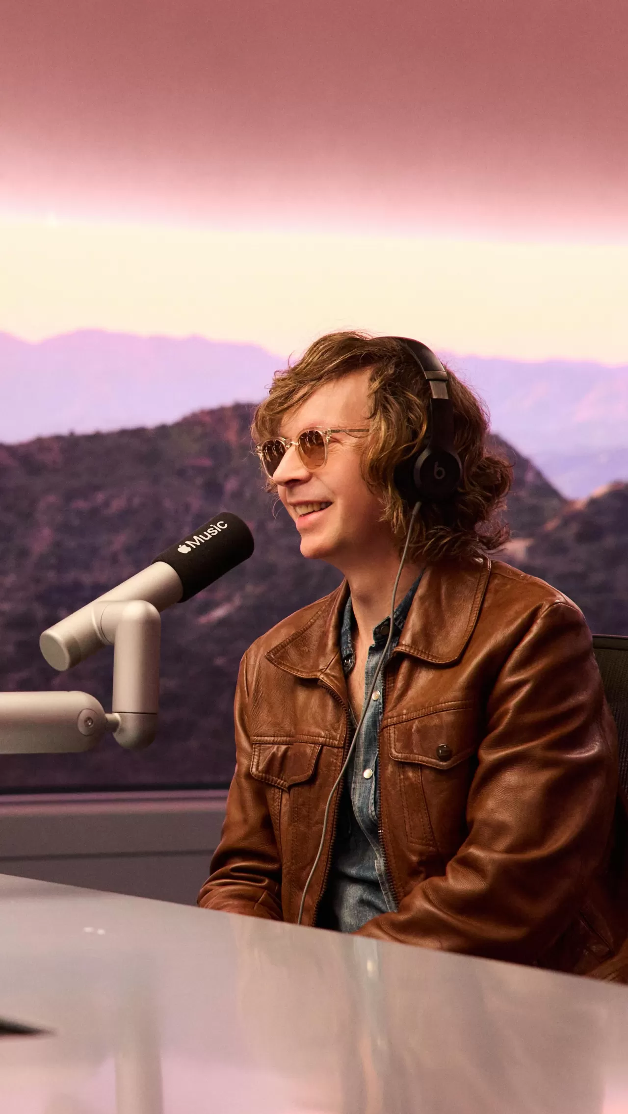 Beck Apple Music Stüdyosunda: Jack White ile 