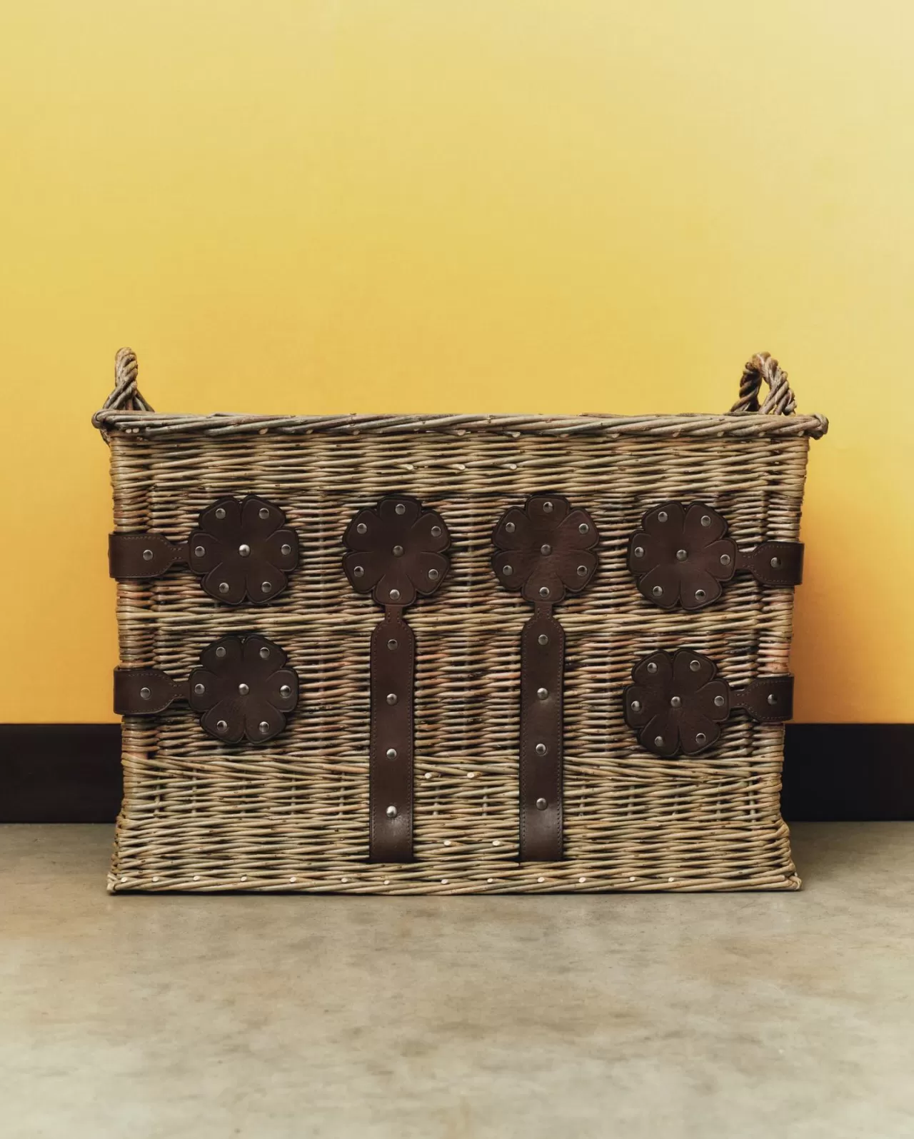 JW Anderson'da Elle Şekillendirilen Doğa: Milano Tasarım Haftası'nda Sıra Dışı Zanaat Gösterisi