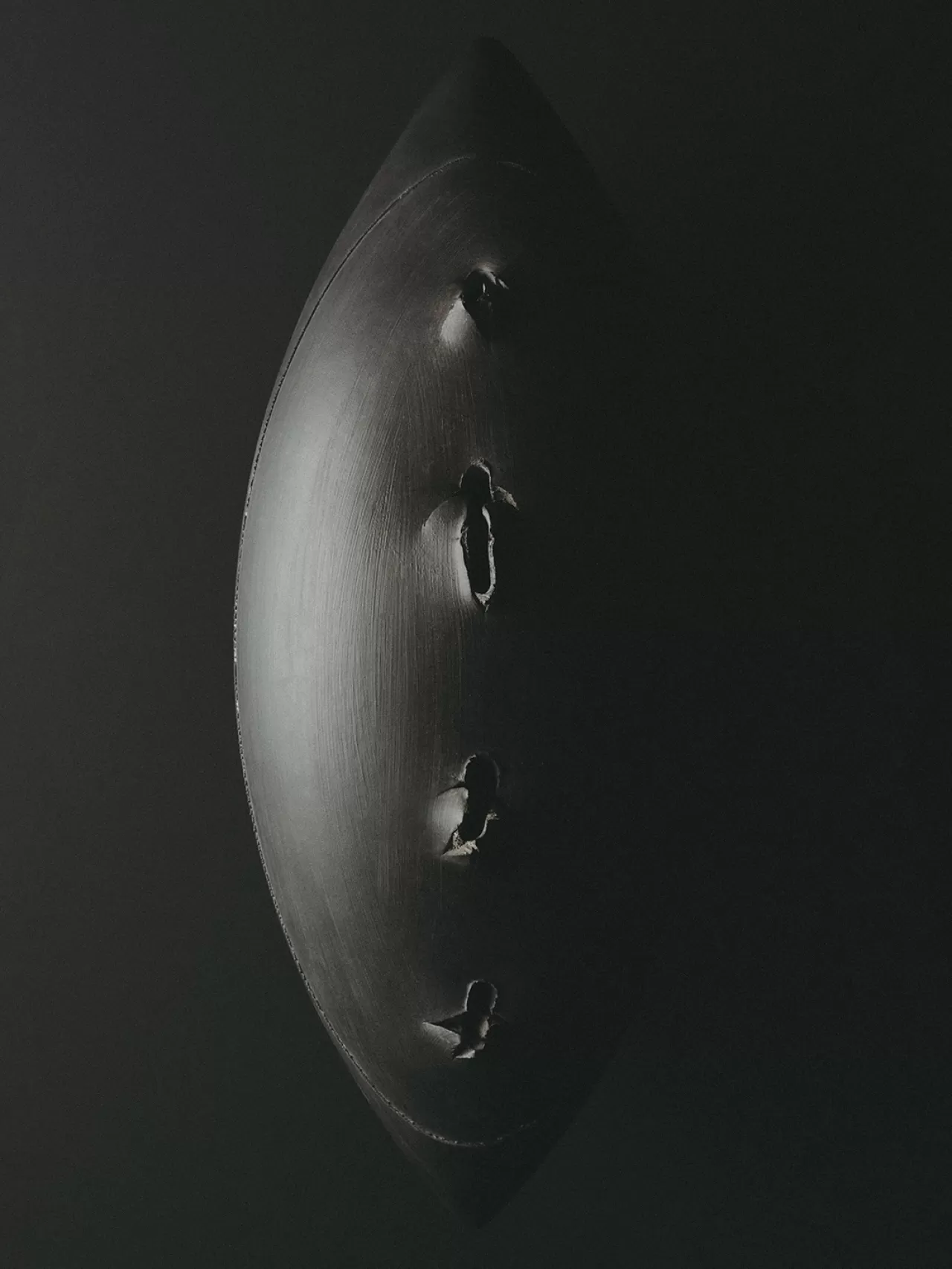 Balenciaga, Lucio Fontana'nın İkonik 1968 Porselen Eserini Limited Edition Koleksiyona Taşıdı