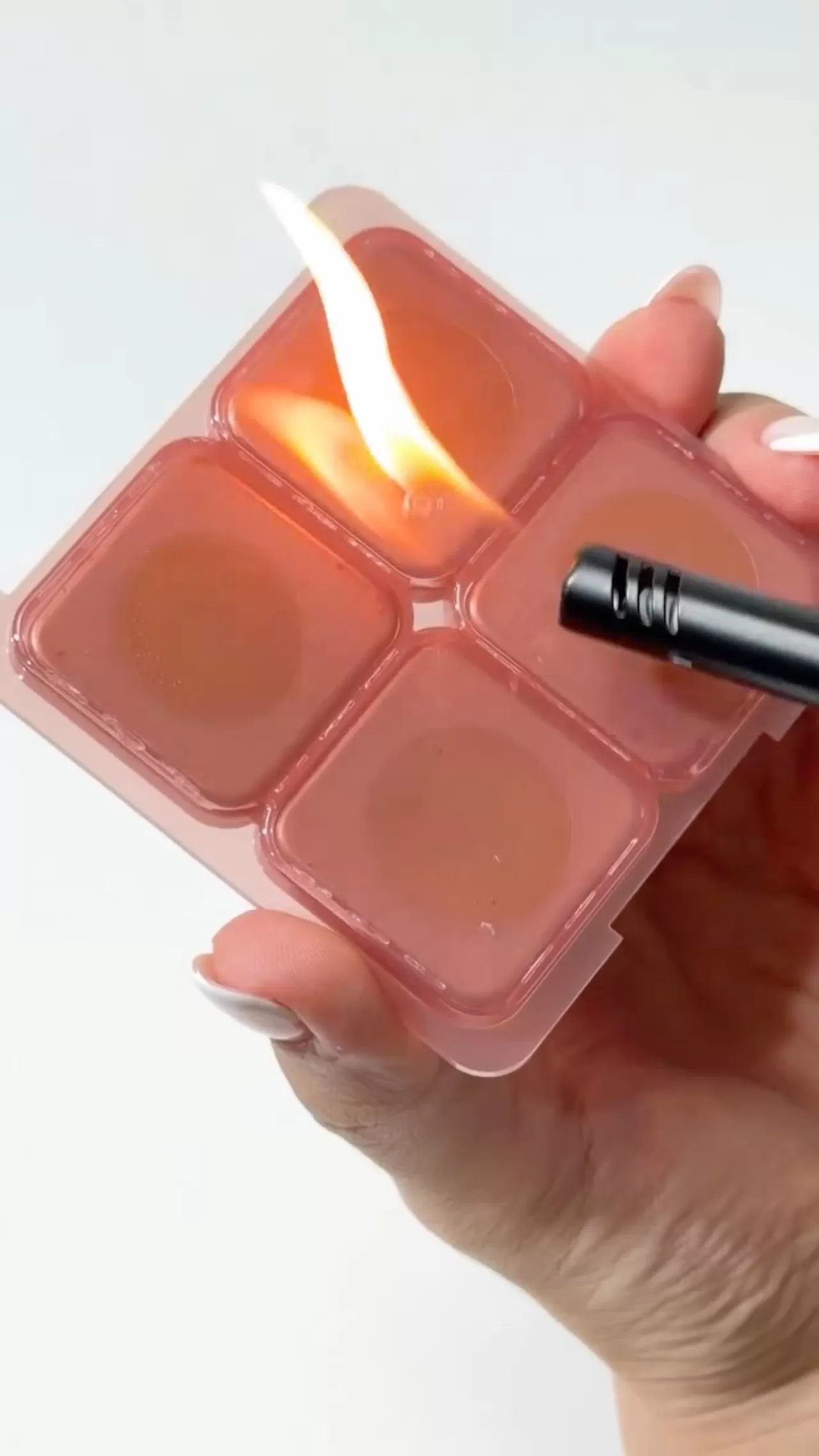 Huda Beauty'den Taşınabilir Allık Kiti: bindilooks'tan İlham Alan Yeni Ürün