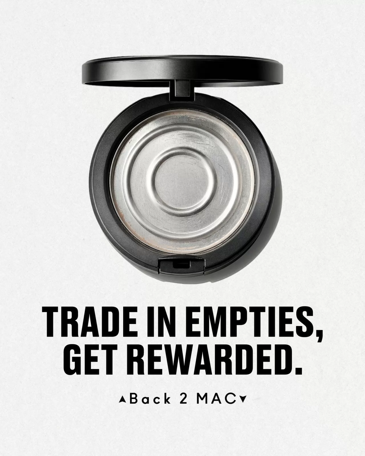 MAC'tan Geri Dönüşüm Hamlesi: Boş Ürünleri Getir, Hediye Çanta Kazan