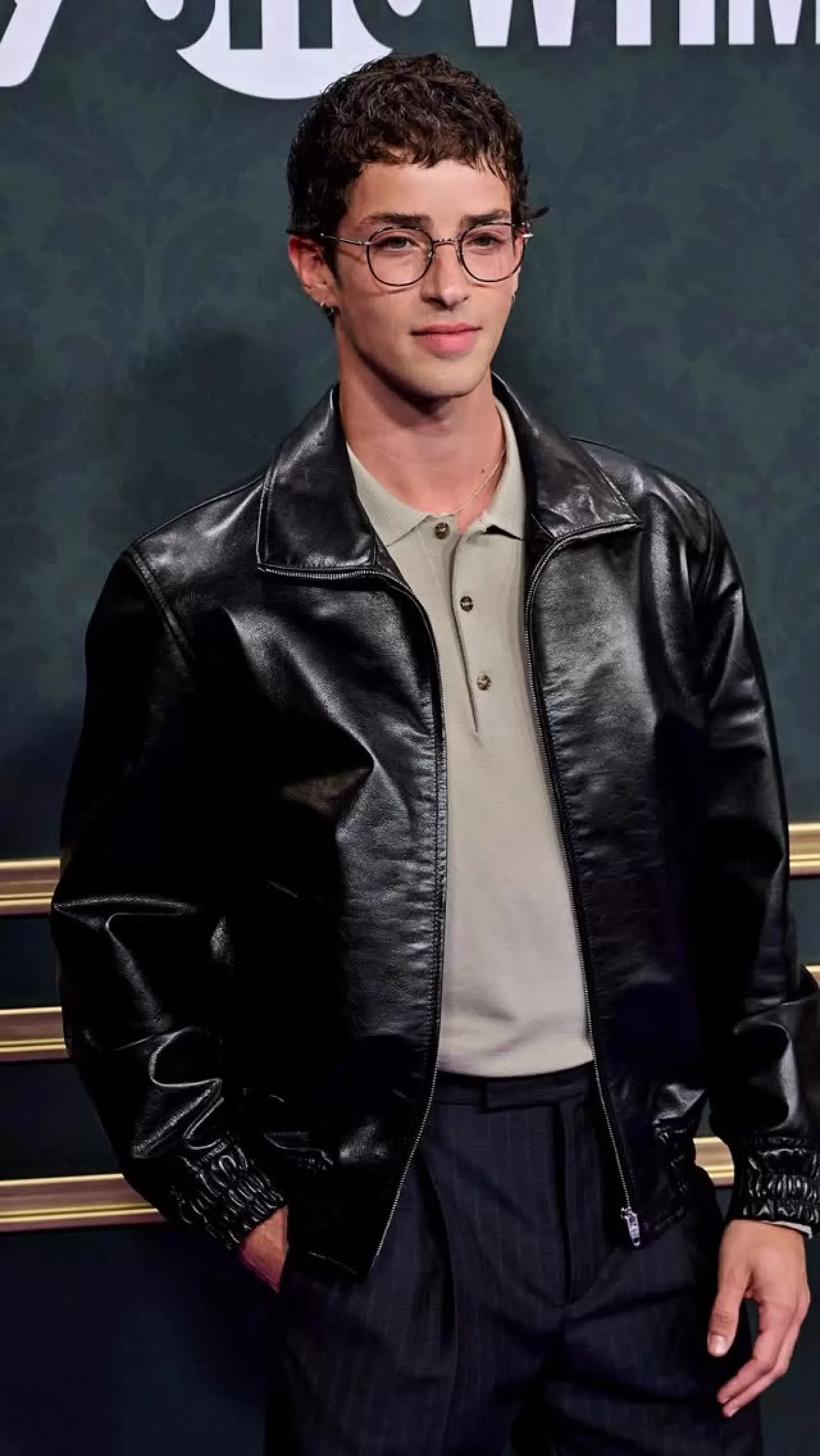 Manu Ríos, Madrid'de 'El Homenaje' Dizisi Tanıtımında Valentino İle Şıklığını Konuşturdu