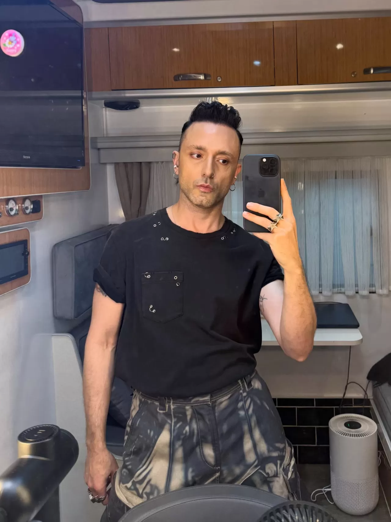 Mabel Matiz'in Sahne Arkası Paylaşımı Hayranlarıyla Buluştu