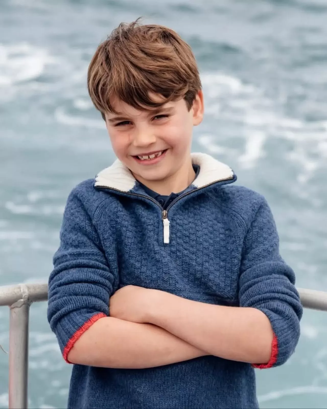 Prens Louis 8 Yaşında: Cornwall Tatilinden Samimi Doğum Günü Portresi