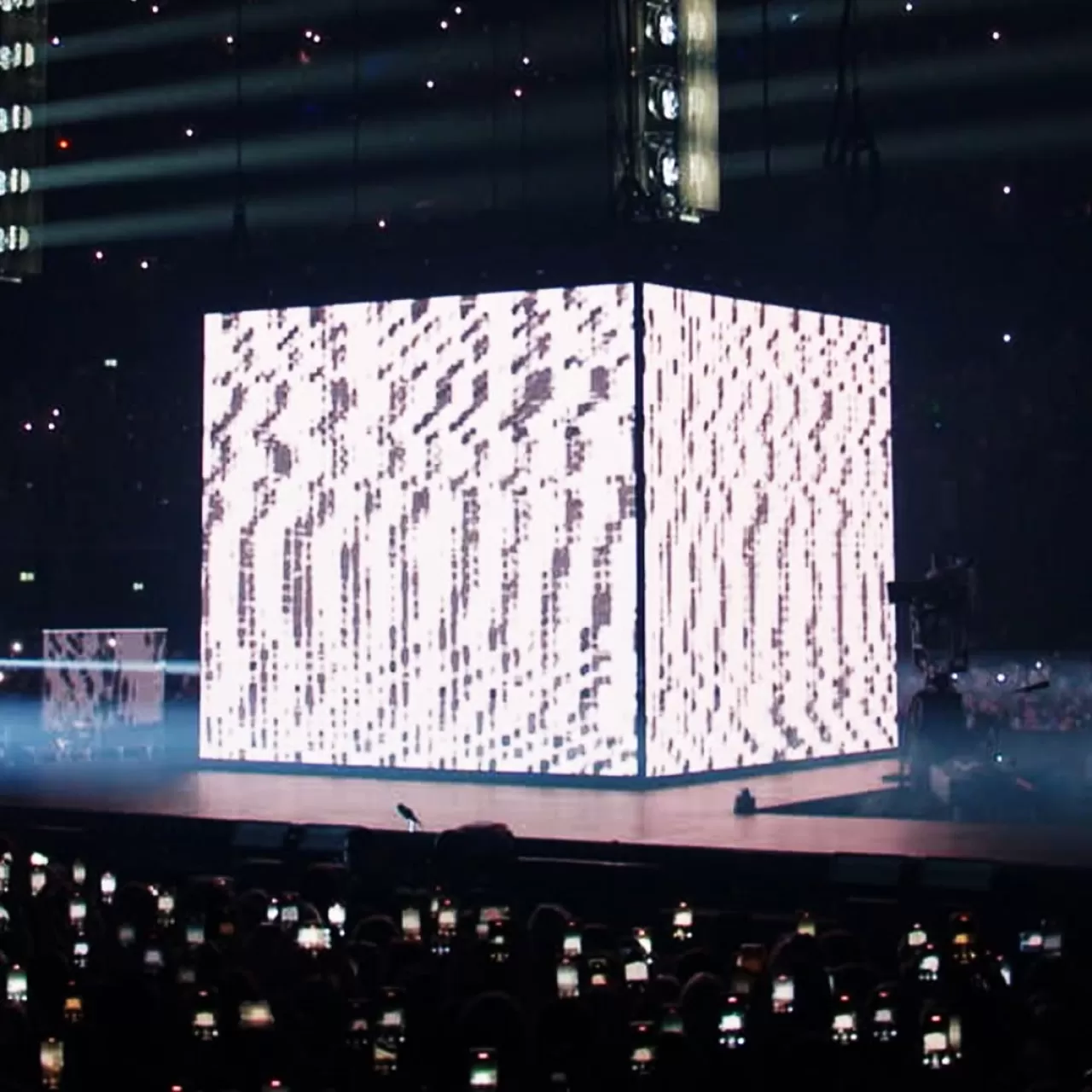 Billie Eilish'ten Yeni Show İntro: 3D Konser Turu Devam Ediyor