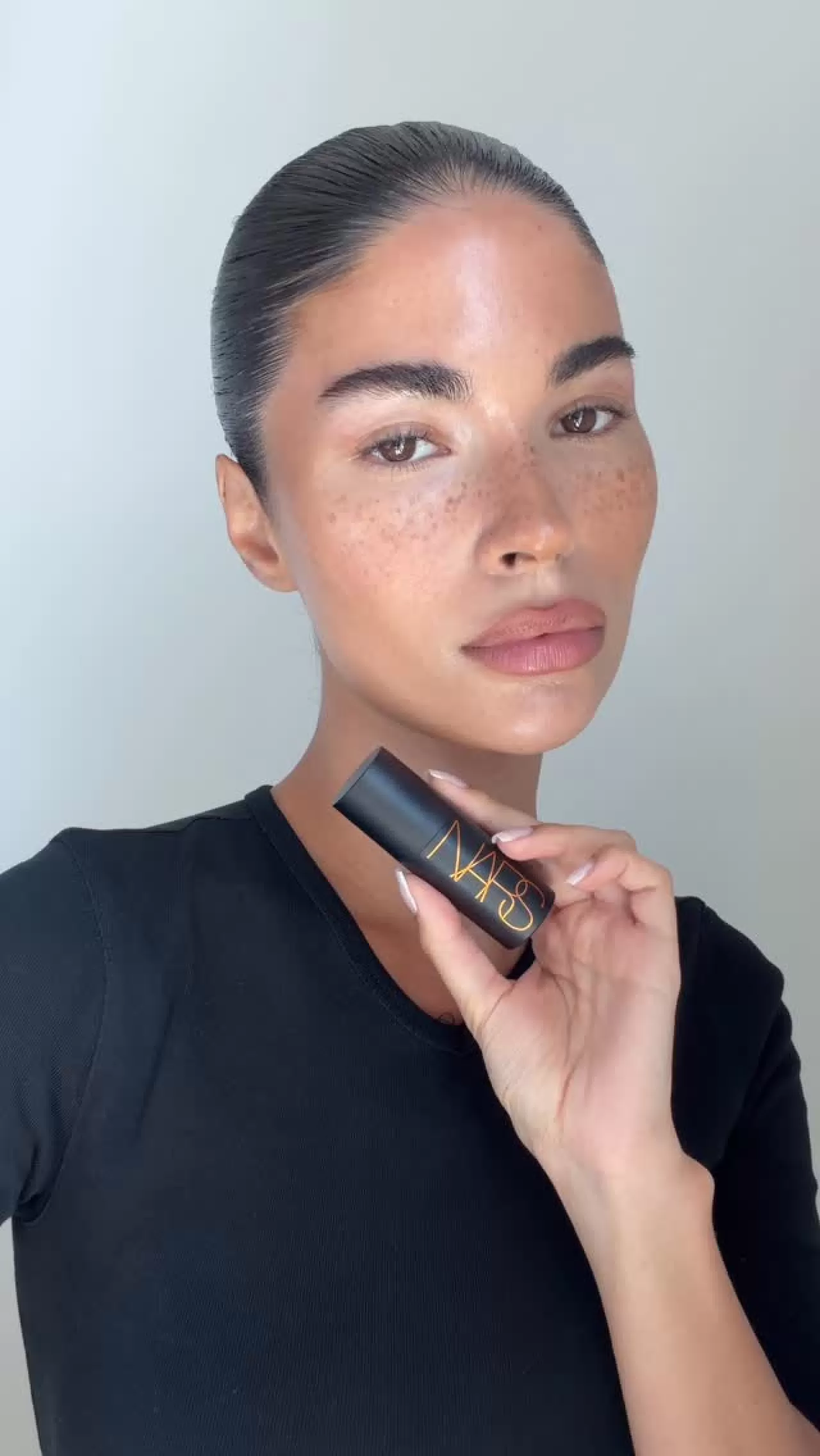 NARS'ın Yeni Sculpting Stick'i: Influencer Aisha Potter'dan Uygulama Tüyoları