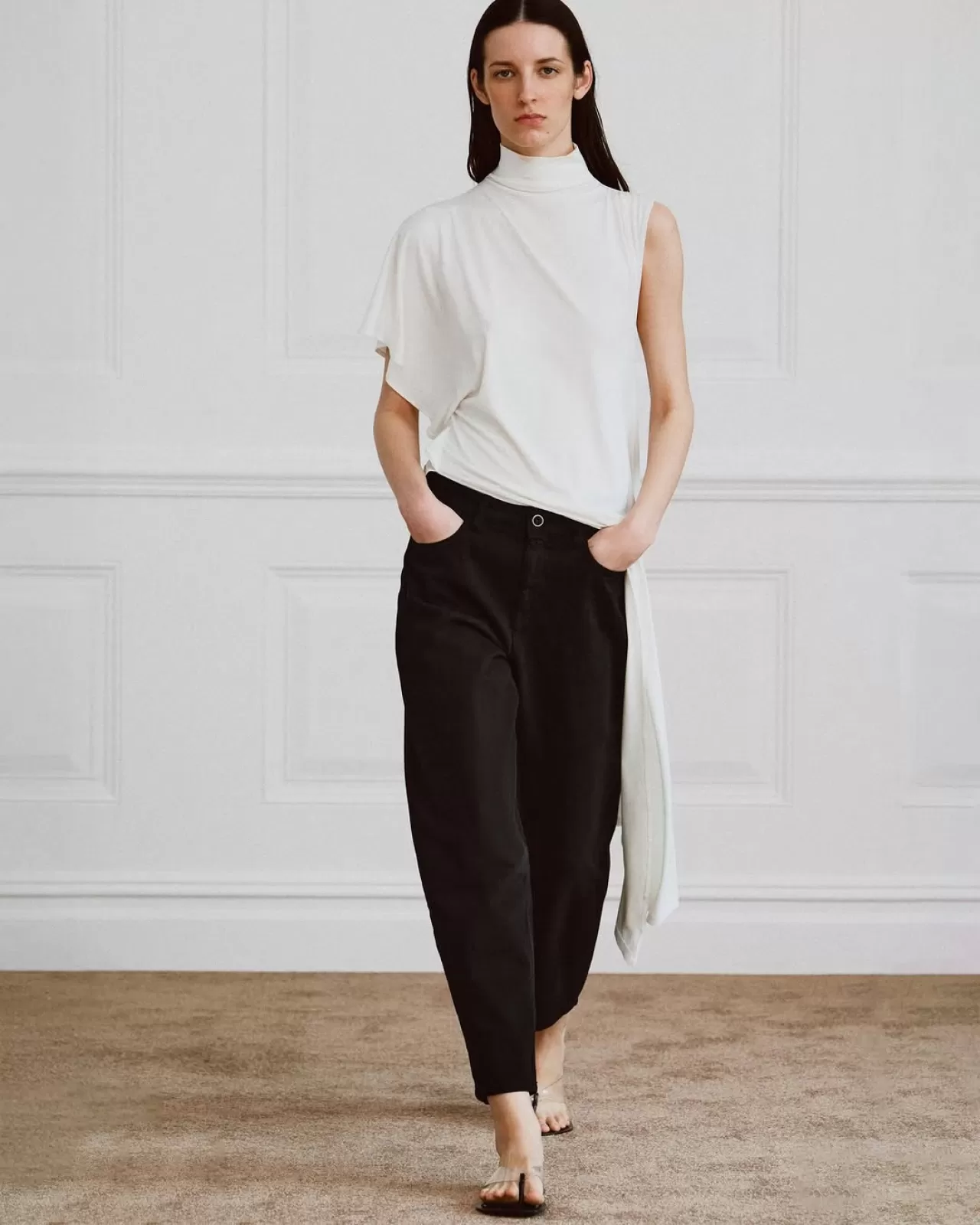 Zara Yeni 'ZW Collection' ile Hafiflik ve Hareket Vurgusu Yapıyor