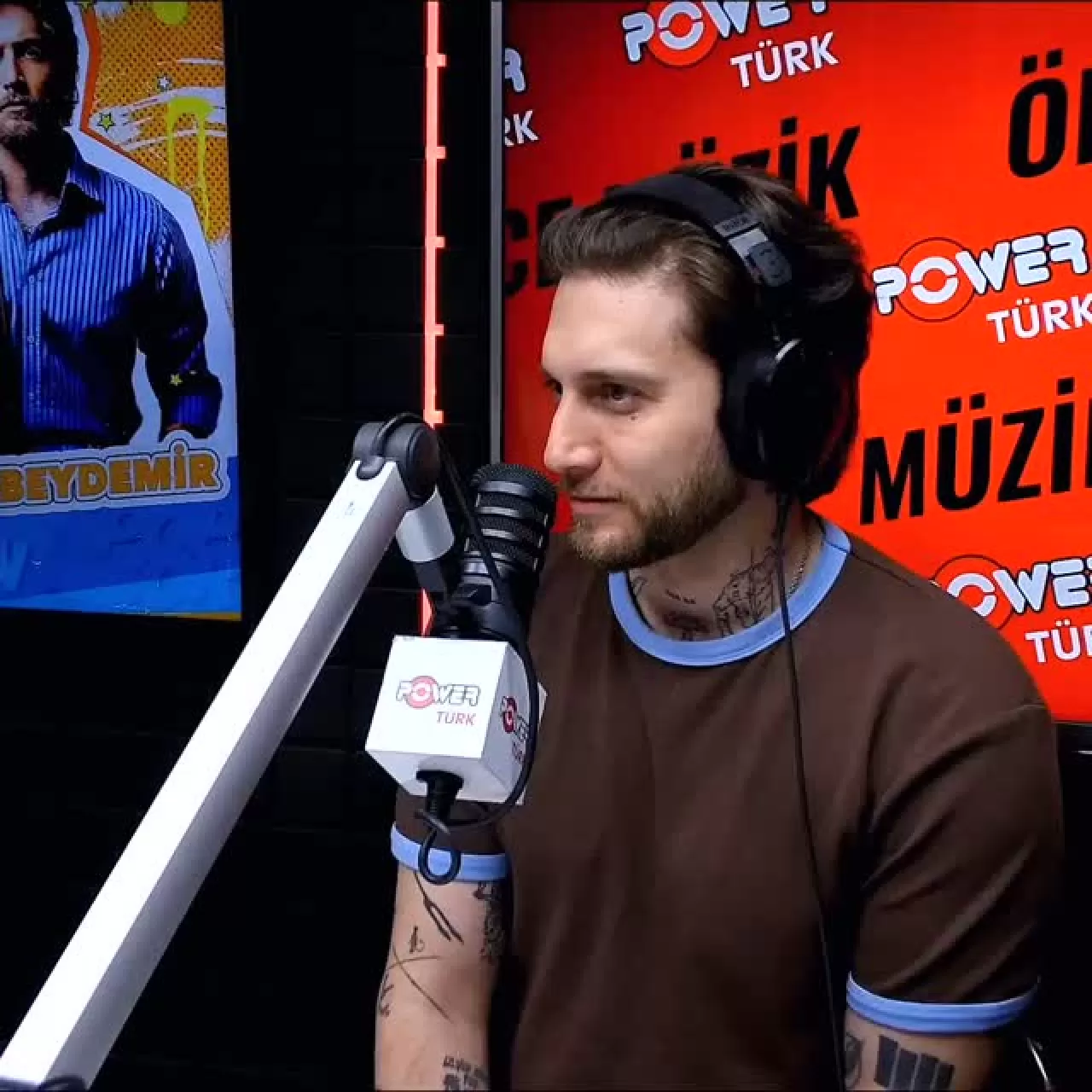 Ufuk Beydemir'den 'Ay Tenli Kadın' Yorumu: Canlı Yayında Dinleyenleri Büyüledi