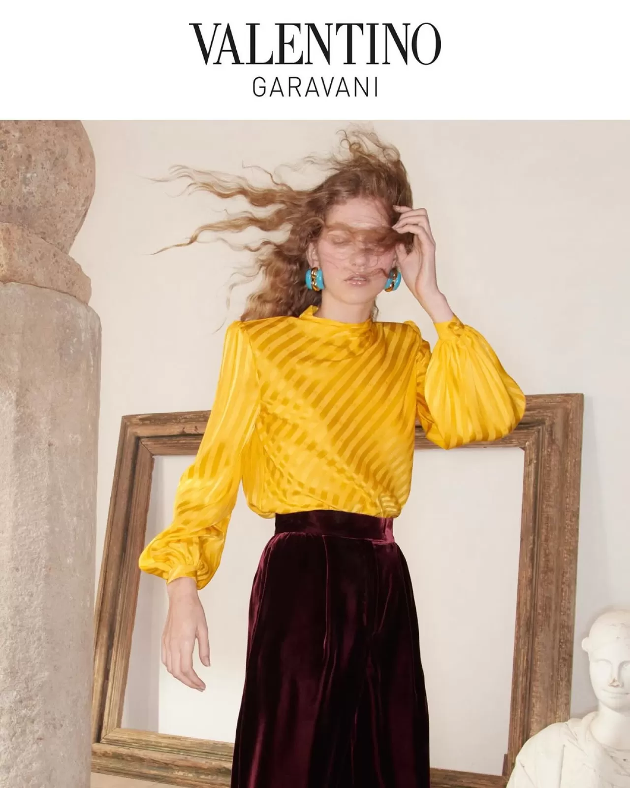 Valentino'nun Çarpışan Zıtlıkları: Michele'nin Yeni Vizyonda Devinim ve Durgunluk Dansı