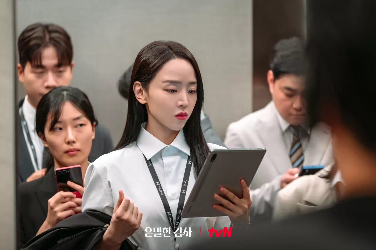 신혜선'in Geri Dönüşü: tvN'in Yeni Dizisi '은밀한 감사' Tanıtımı Yayınlandı