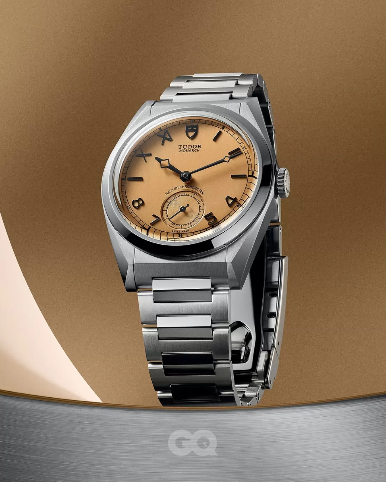 TUDOR Monarch'un Yeni Yüzü: Klasik ve Modernin 100 Yıllık Buluşması