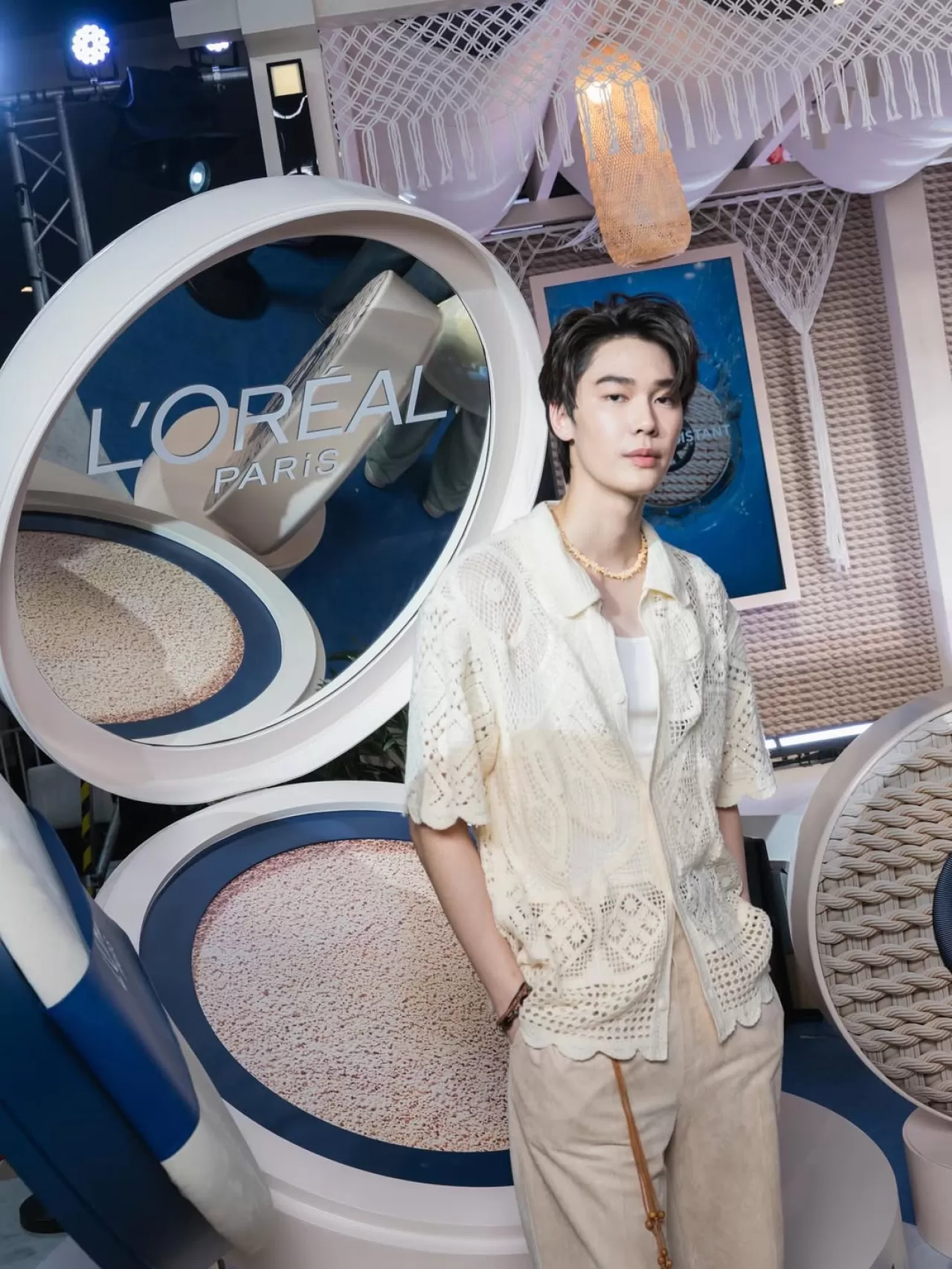 Dew Jirawat, Fresh Wear Raffia Cushion için Sosyal Medyada Paylaşım Yaptı