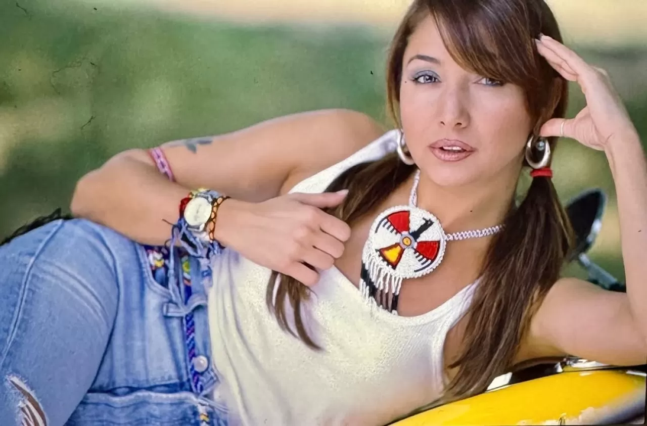 Yonca Evcimik'in 90'lardaki İkonik Görünümü Gündem Oldu