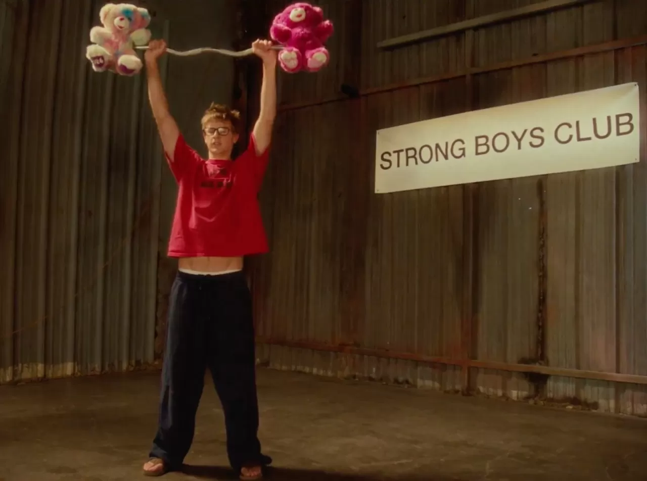 Malcolm Todd'un I Saw Your Face Videosu İzleyicileri Duygulandırıyor