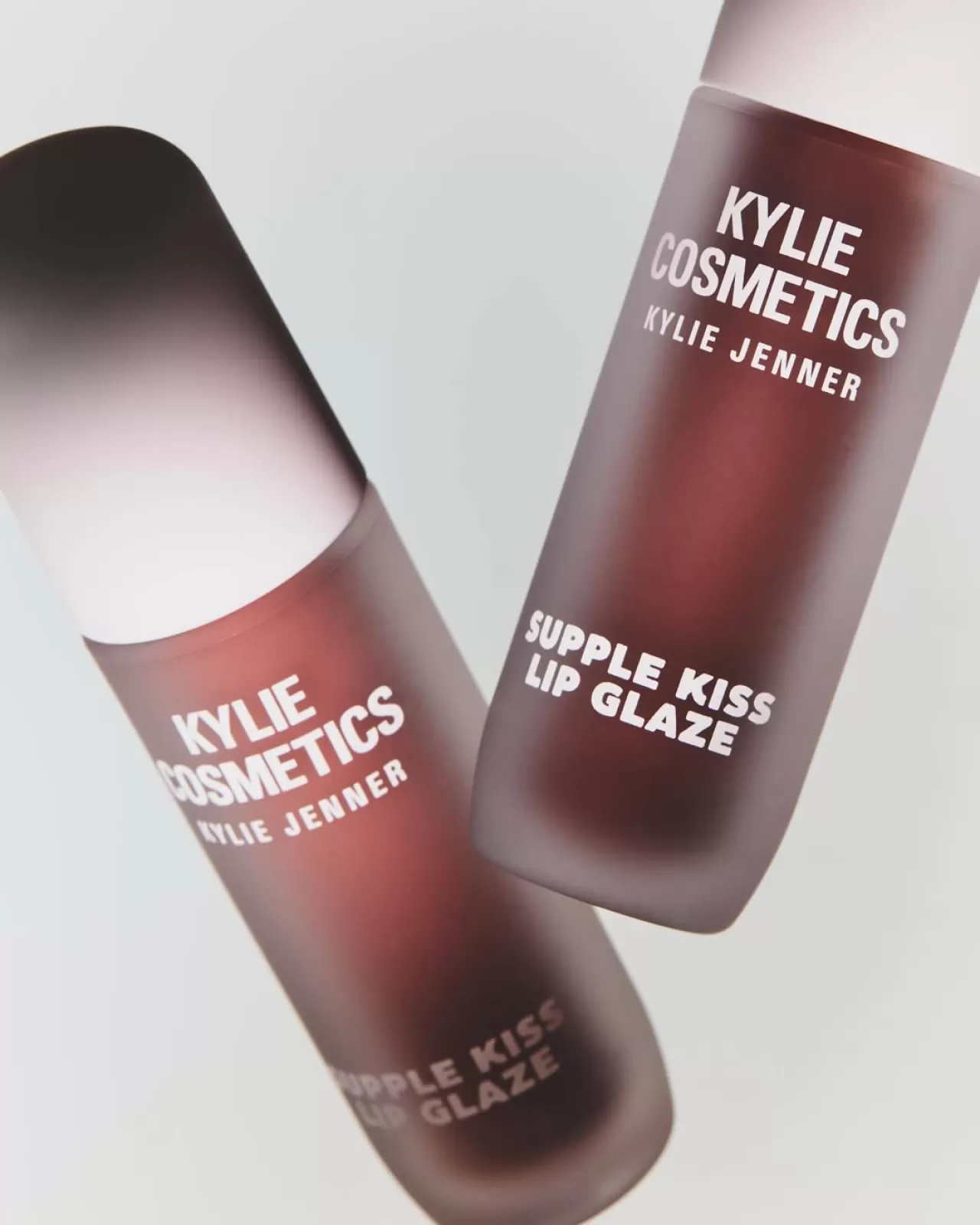 Supple Kiss Lip Glaze: Kylie Cosmetics'ten Her Dudak İçin Parlak Bitiriş