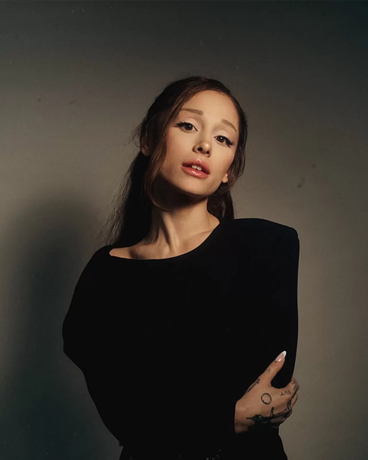 Ariana Grande, Petal Albümüyle Apple Music'te Ön Eklemeye Açıldı