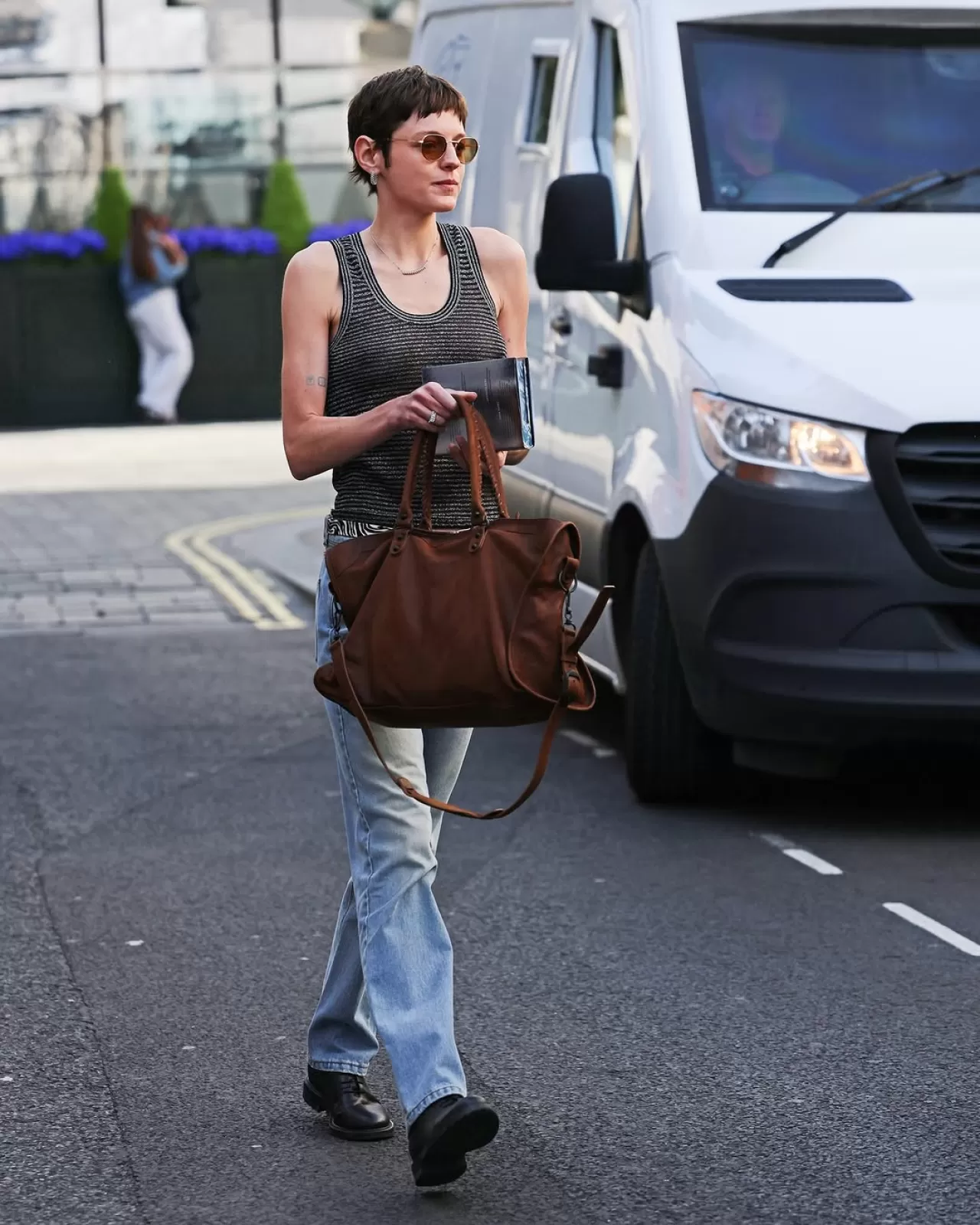 Balenciaga City Çantası Geri Dönüyor: Yeni 'Boyish' Çekicilik