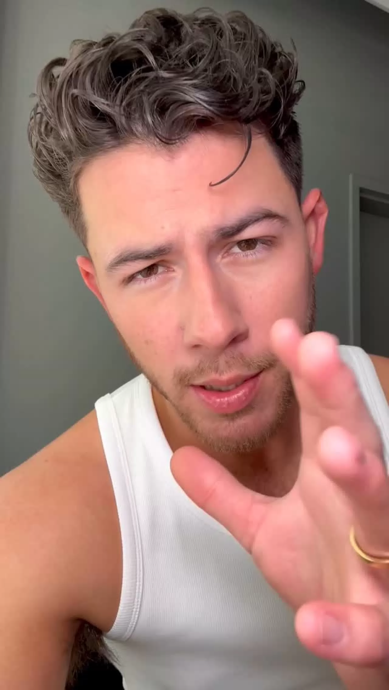 Nick Jonas Cilt Bakımı Sırrını Paylaştı: Sürpriz Ne Olacak?