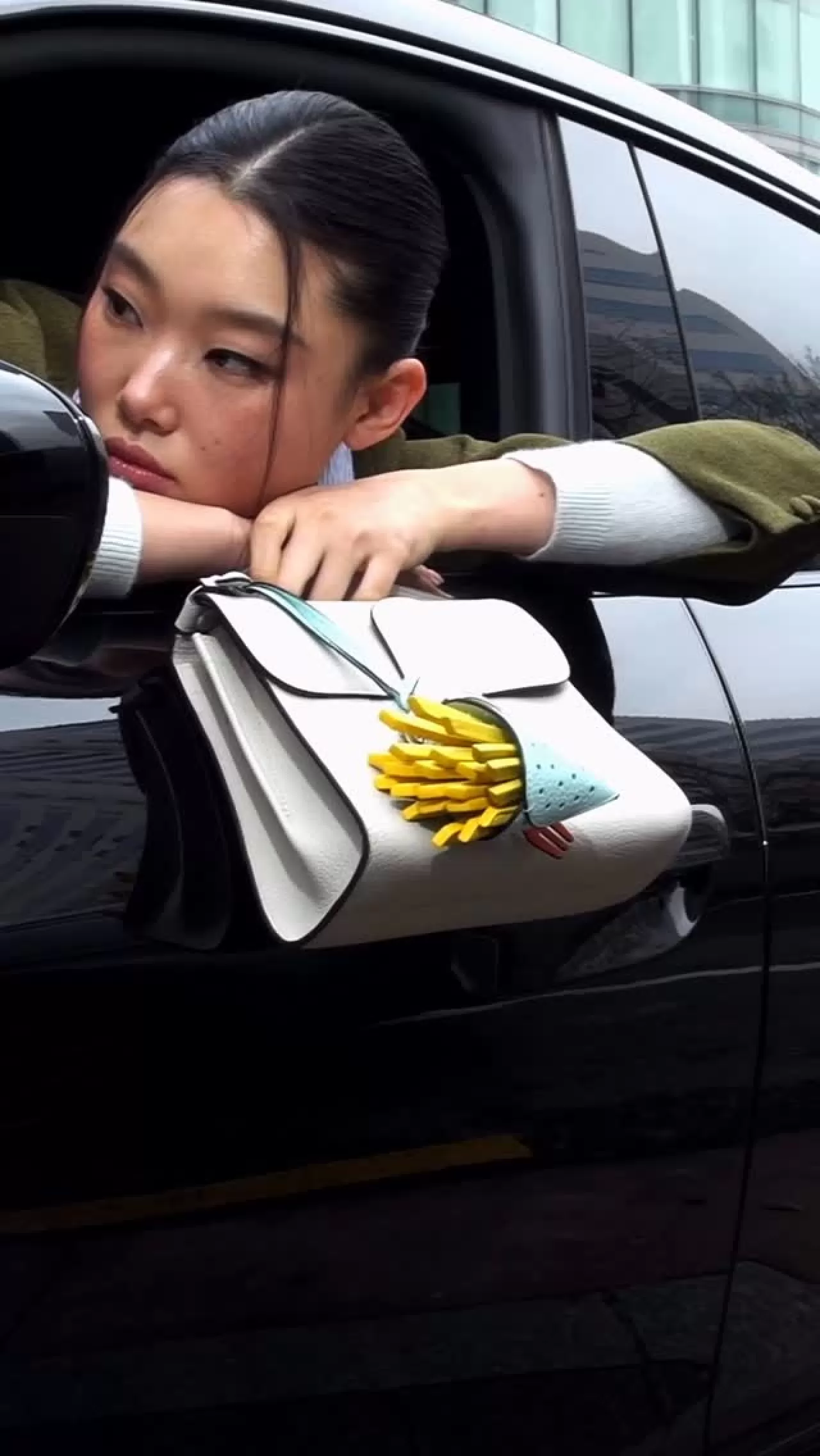 Delvaux ve Dazed Korea: Bae Yoonyoung 'Brillant Tempo' ile Sokakta