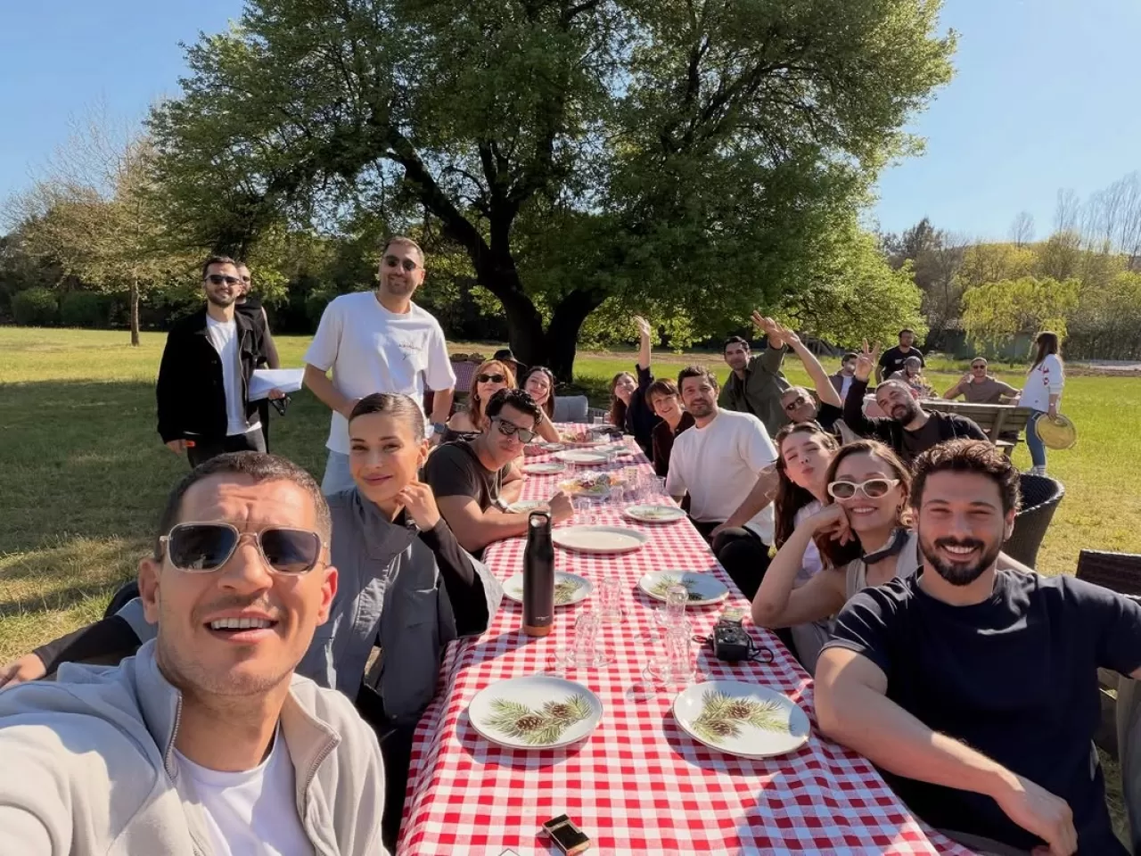 Uraz Kaygılaroğlu'ndan Yeraltı İçin Mesaj: "Masada Değilseniz Menüdesiniz"