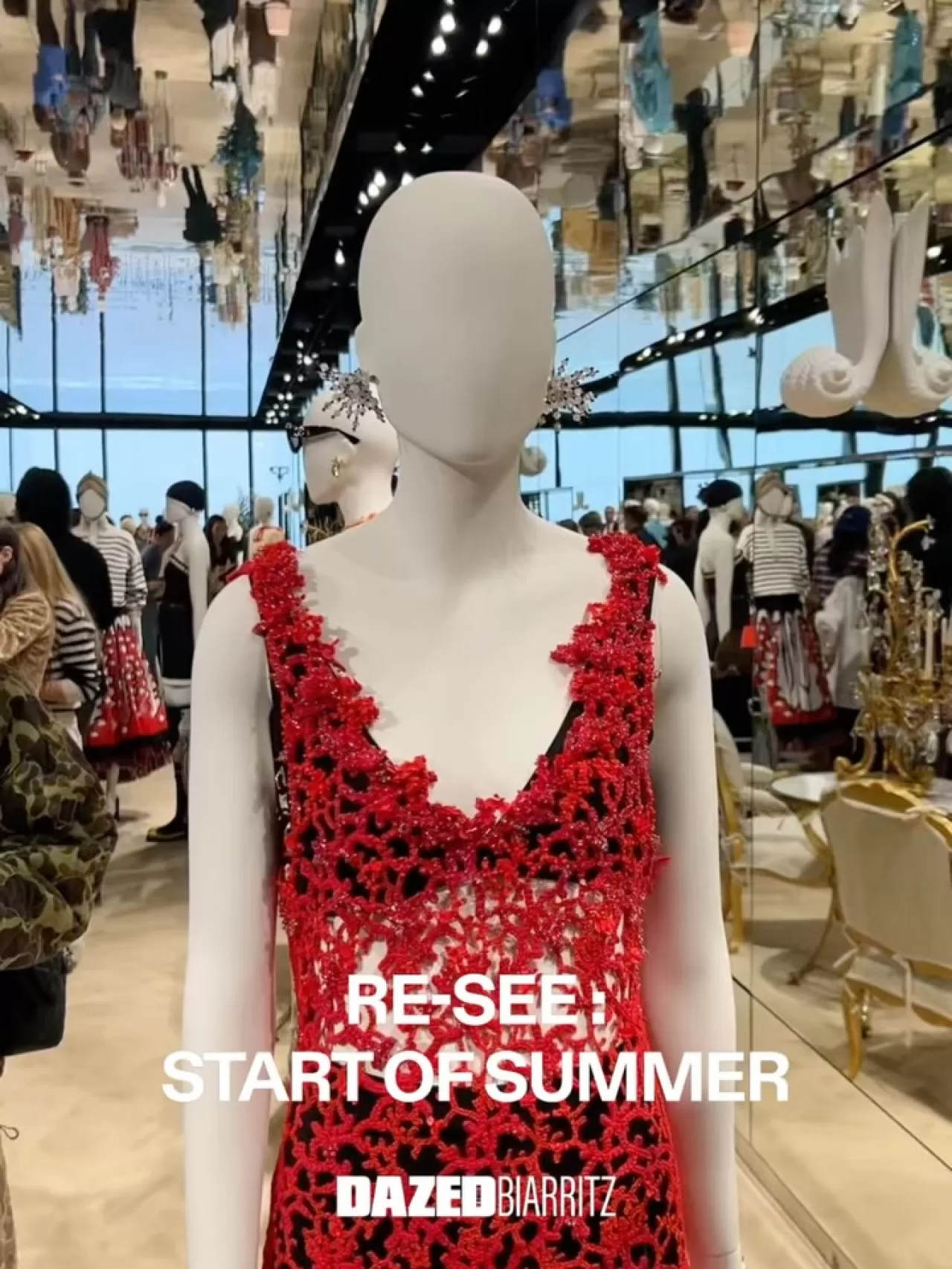 Chanel, 2026-27 Cruise Koleksiyonunu Biarritz'te Tanıttı