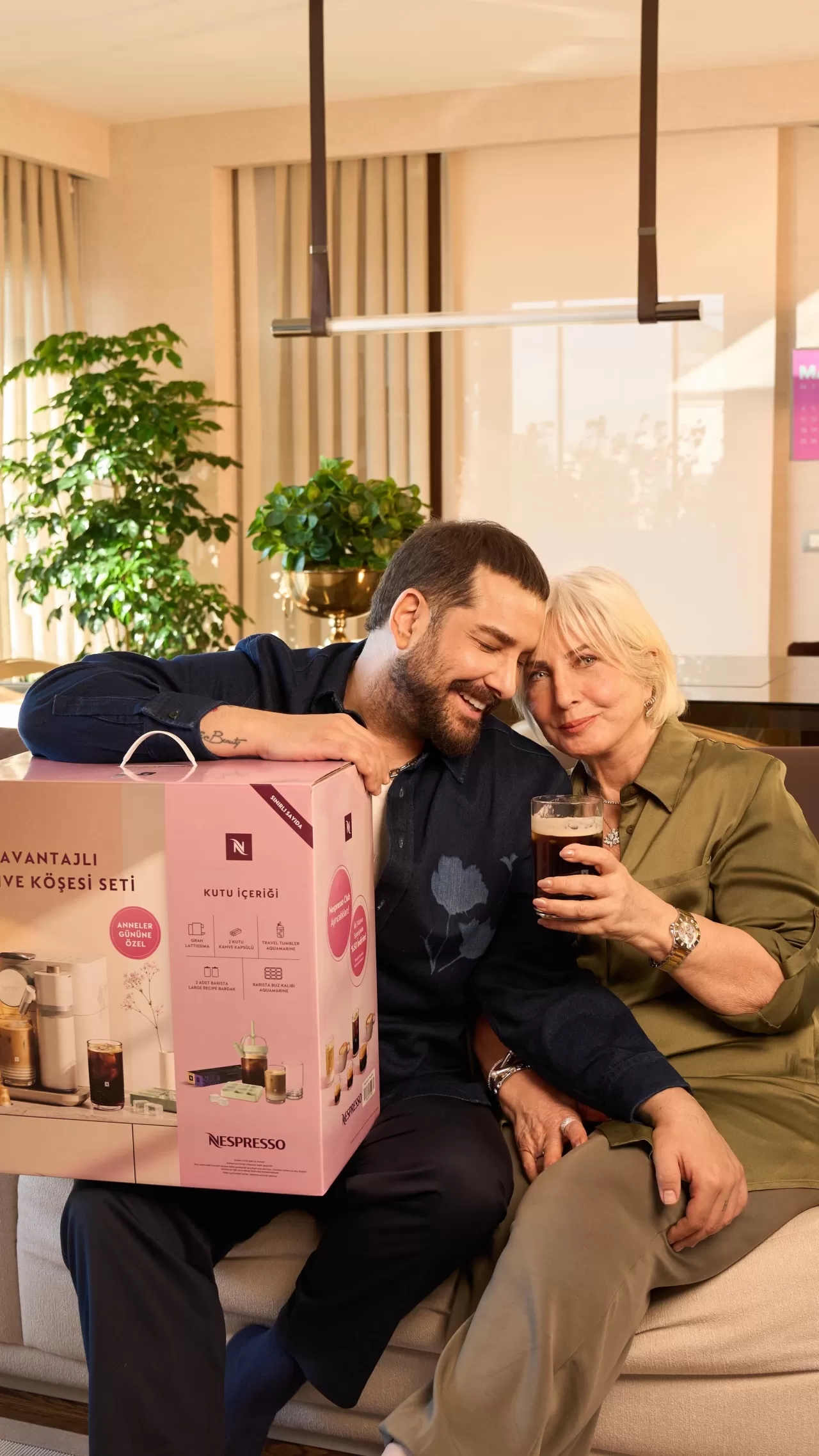 Enis Arıkan ve Nespresso'dan Anneler Günü'ne Özel Kahve Seti