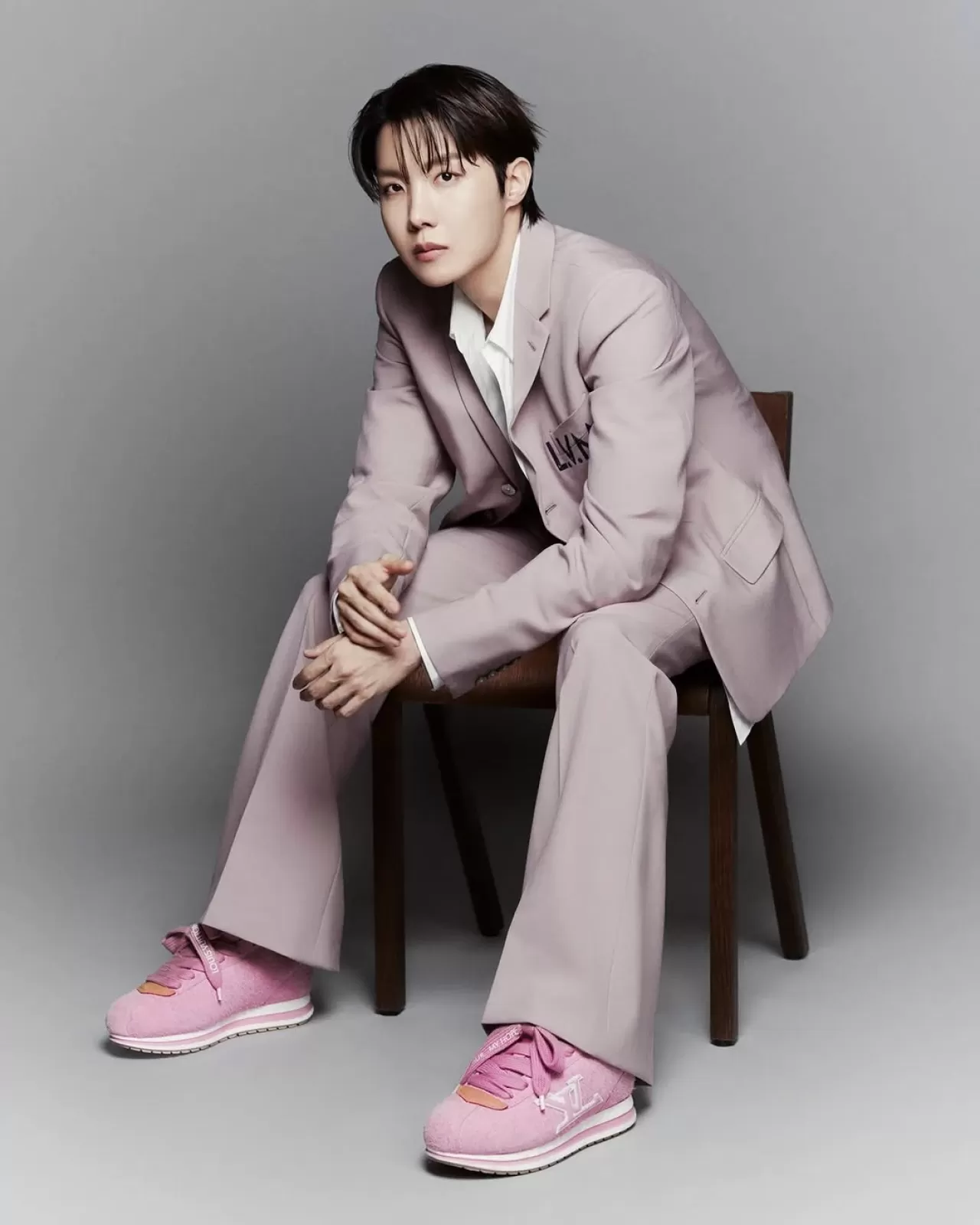 J-Hope Louis Vuitton ve Pharrell Williams ile Sneaker İş Birliği