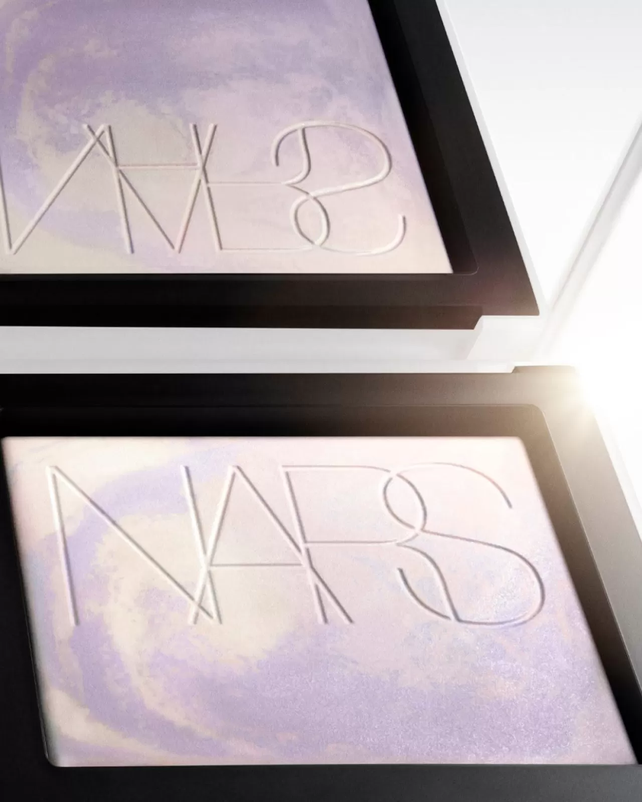NARS, Prismatik Pudraya İki Yeni Sınırlı Üretim Ton Ekliyor
