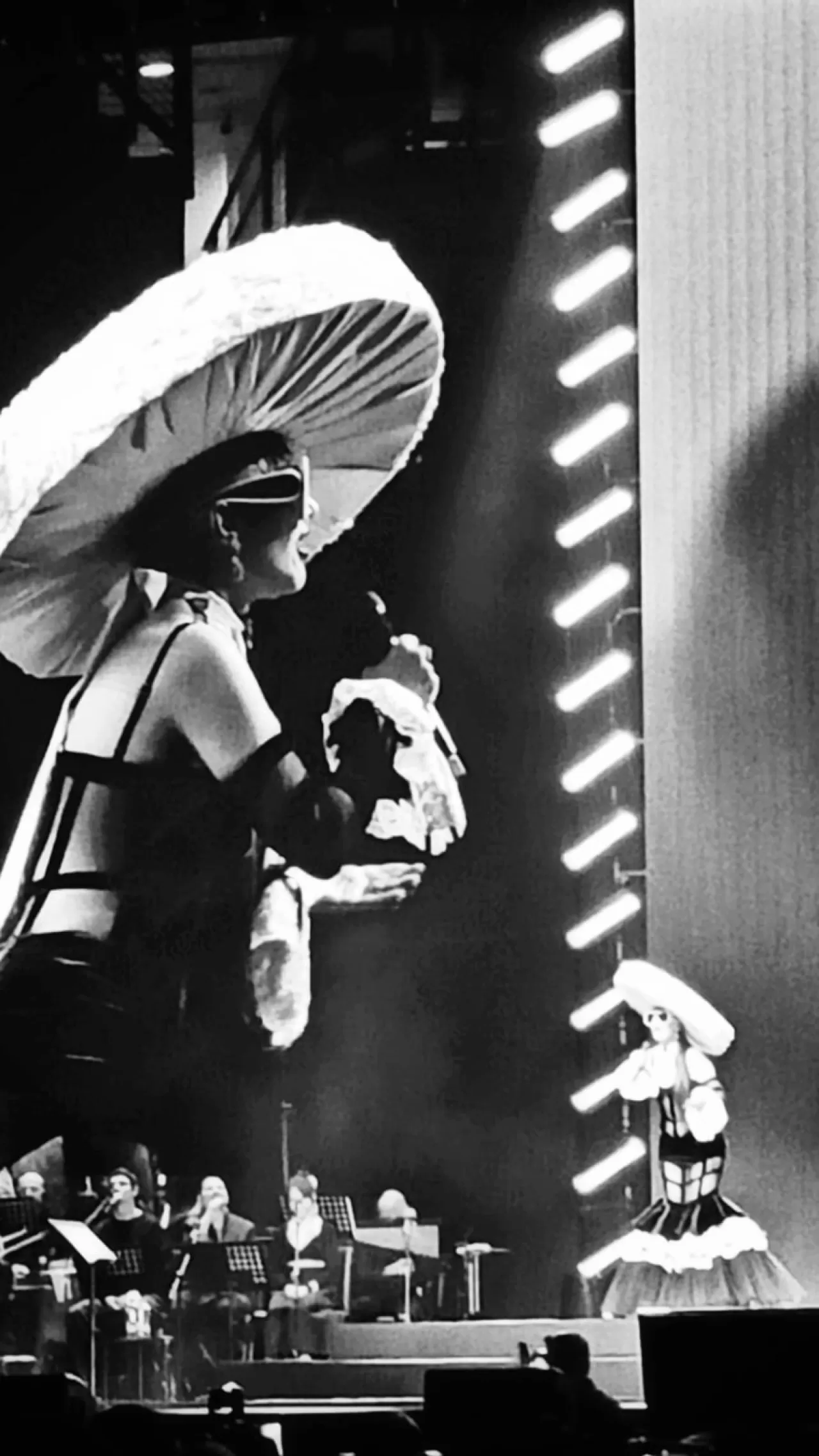 Hande Yener'in Senfoni Eşliğindeki Konser Turu 4 Şehirde Devam Ediyor