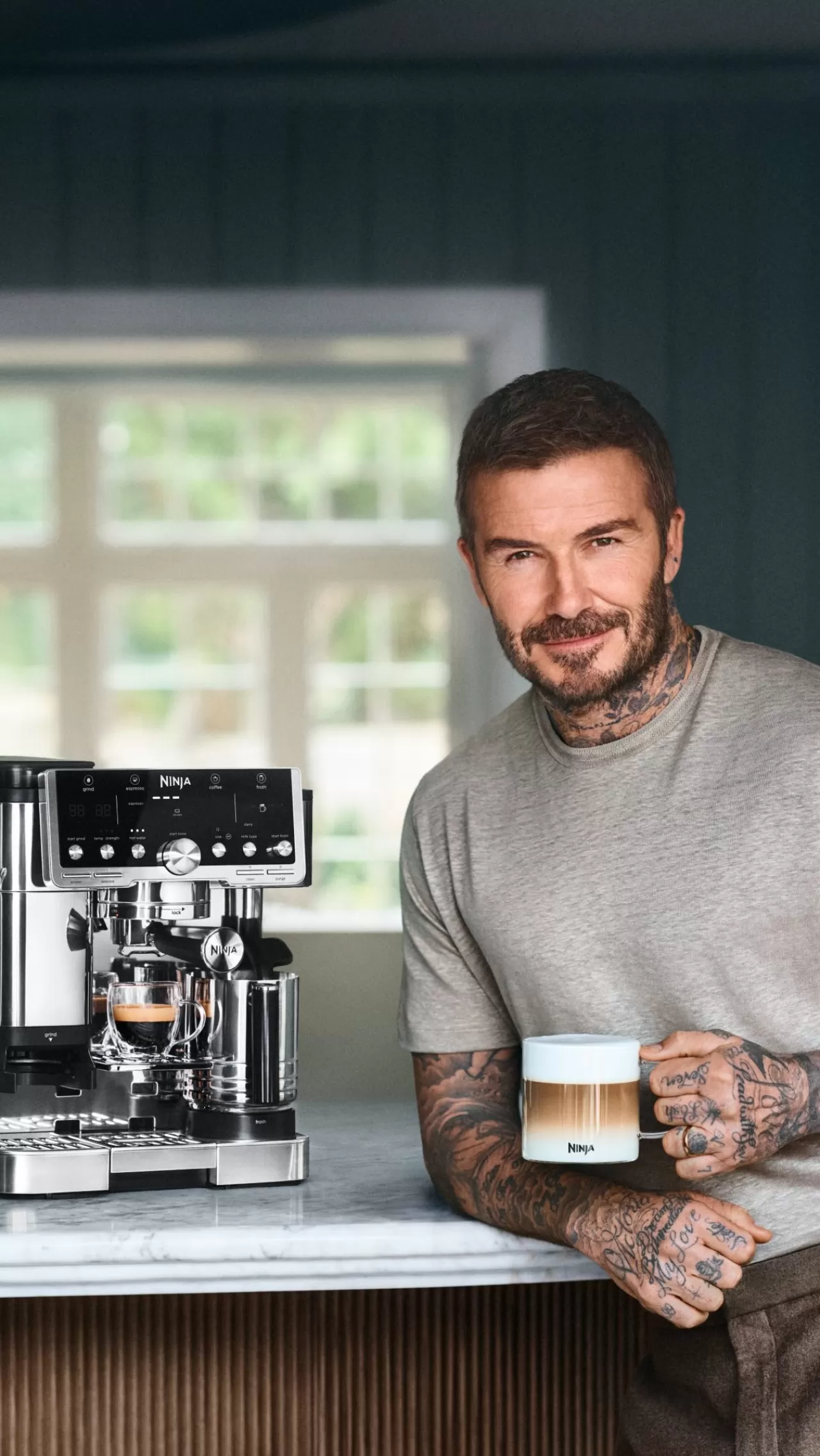 David Beckham Kevin Hart'ı Ziyaret Etti: NinjaLuxeCafe Kahve Makinesi