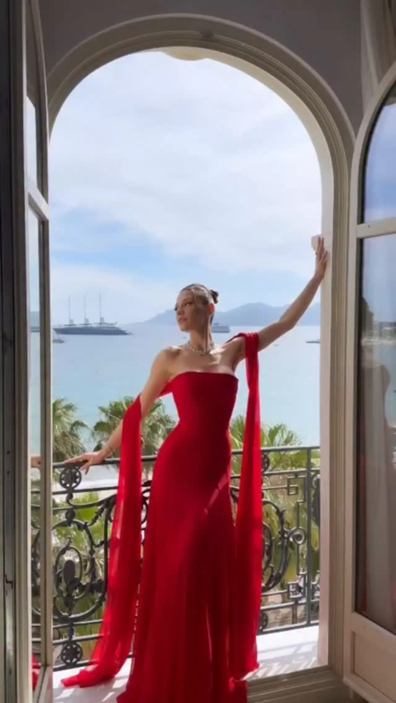 Sümeyye Aydoğan Cannes'ta Mücevher Markasının Davetlisi Oldu