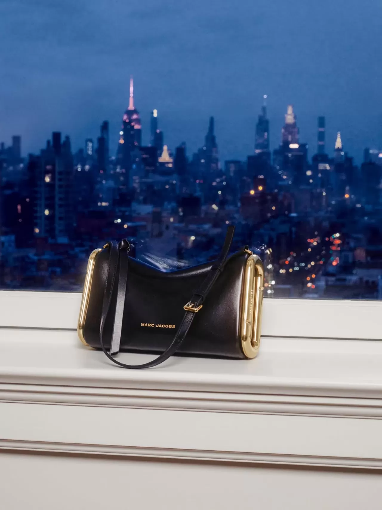 Marc Jacobs'tan Yeni İmza: Scene Shoulder Bag Raflarda