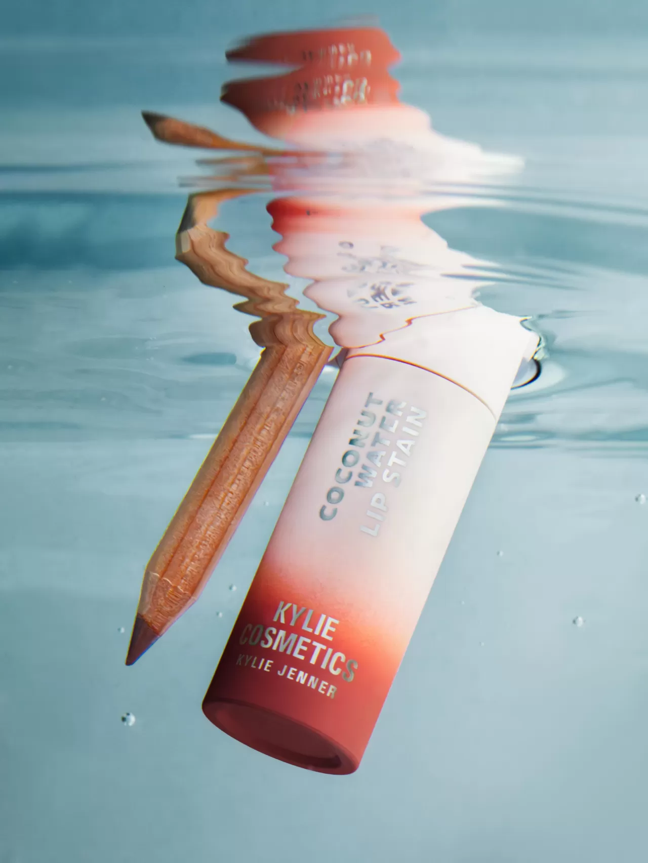 Kylie Cosmetics Yeni Hindistan Cevizi Suyu Dudak Stain Serisini Tanıttı
