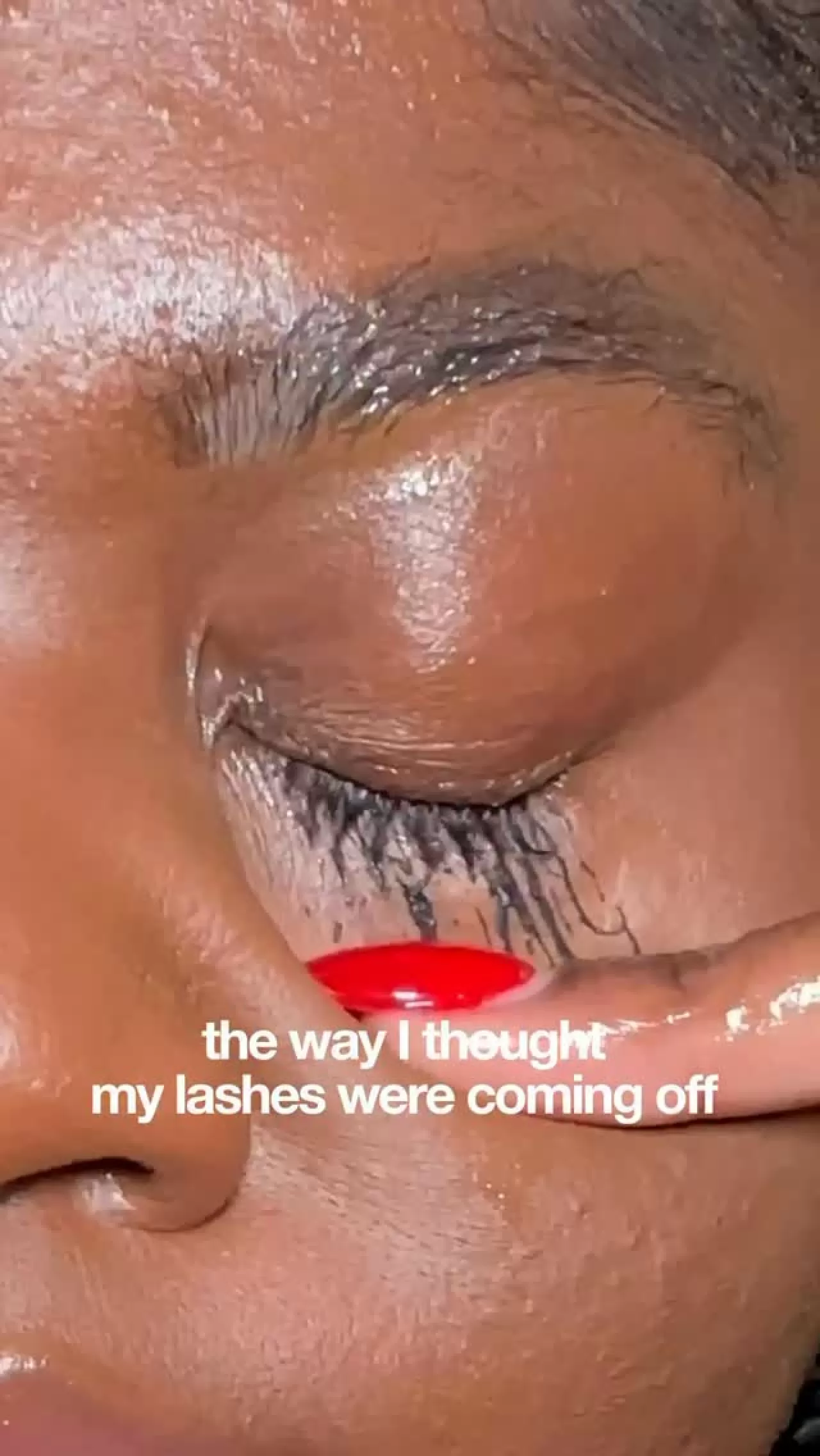 Tarte Tubing XL Maskarası: Kirpikleri Ovma Stresi Olmadan Çıkarma Kolaylığı