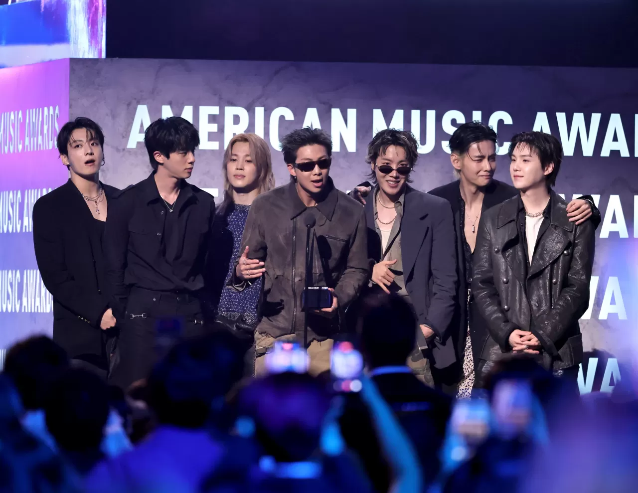 BTS, Artist of the Year Ödülüyle AMA'ları Salladı