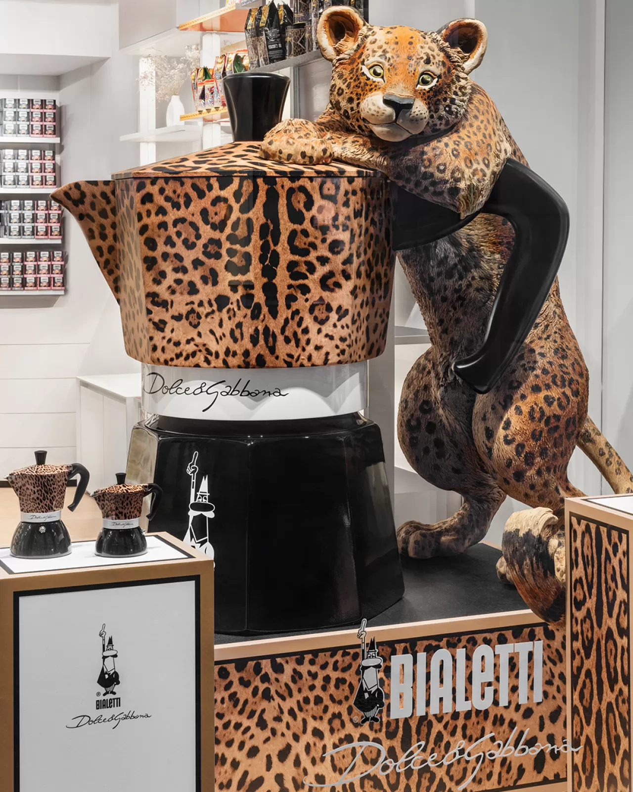 Dolce & Gabbana ve Bialetti'den İkonik İş Birliği: DGLeo Deseni Kahve Makinelerinde