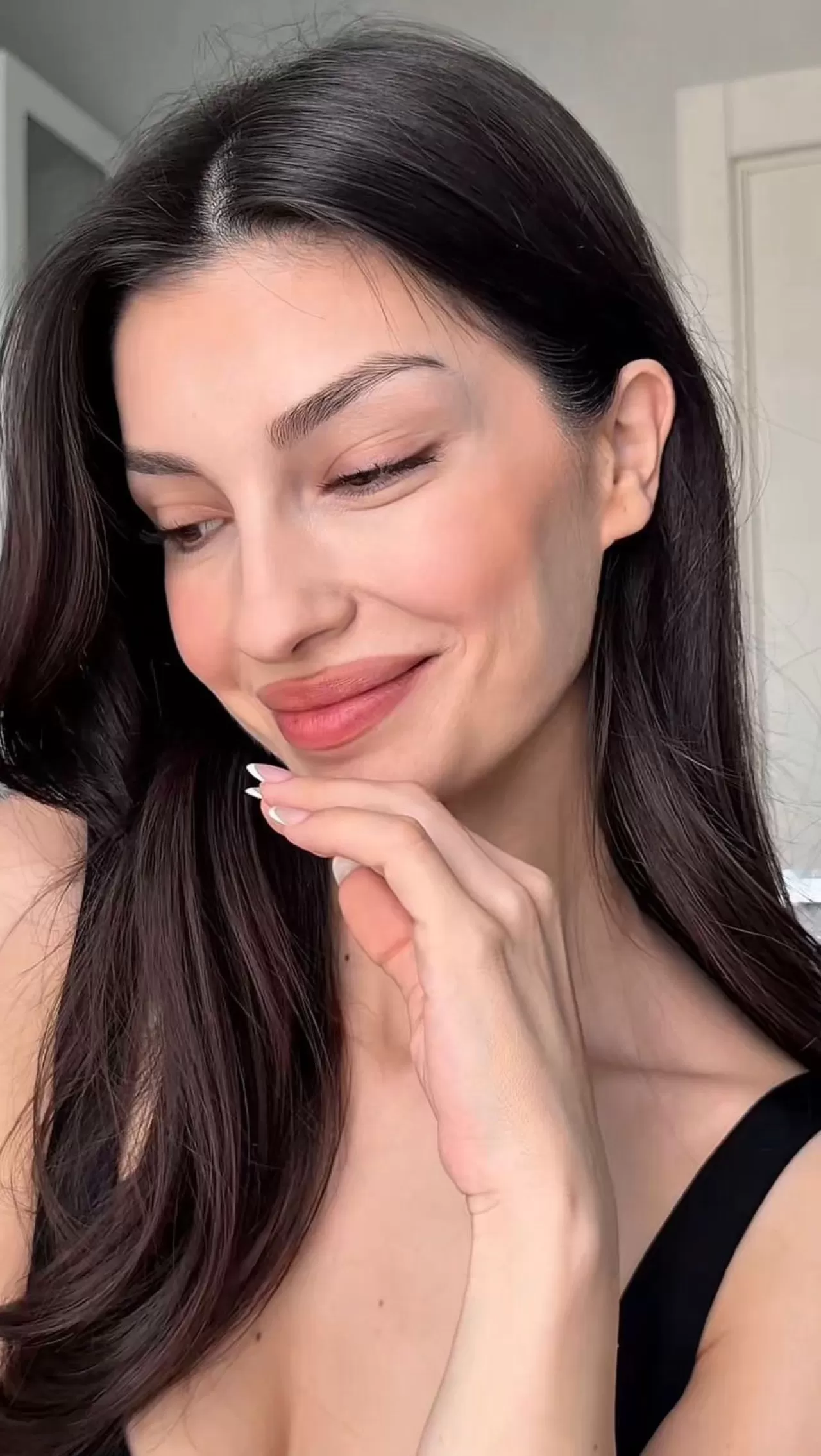 Sephora Türkiye'de Rare Beauty Fondöteni: Doğal Mat Bitiş ve Tüm Gün Kalıcılık