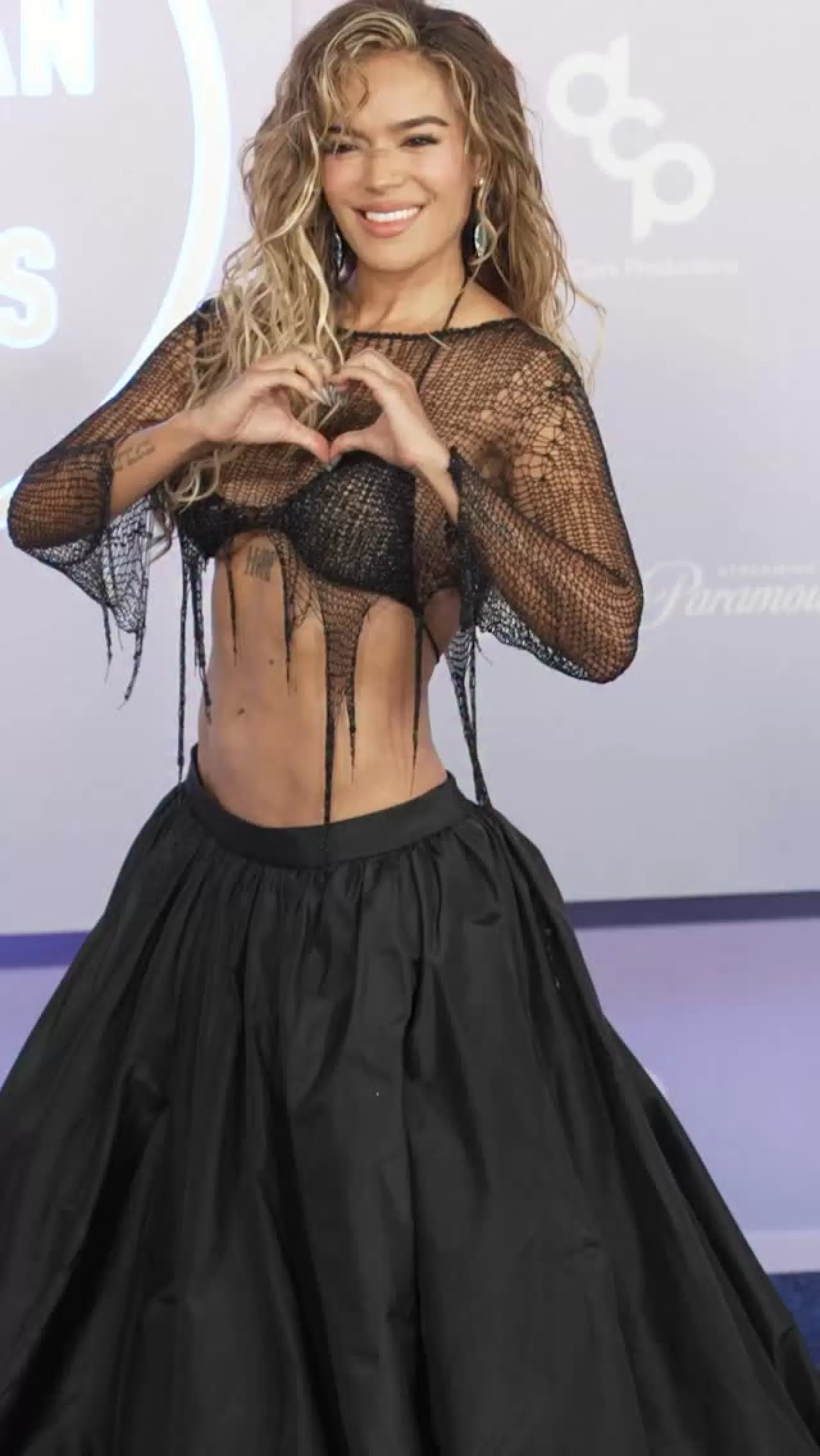 Karol G, American Music Awards 2026'daki Performansıyla Küresel Arenayı Sarsıyor