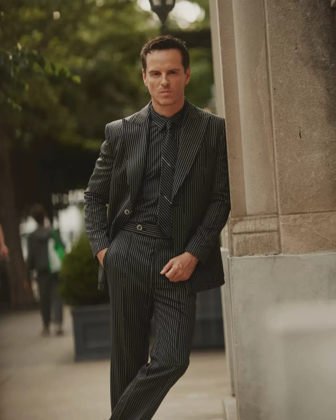 Andrew Scott'tan GQ'ya Sanat ve Moda Çıkışı